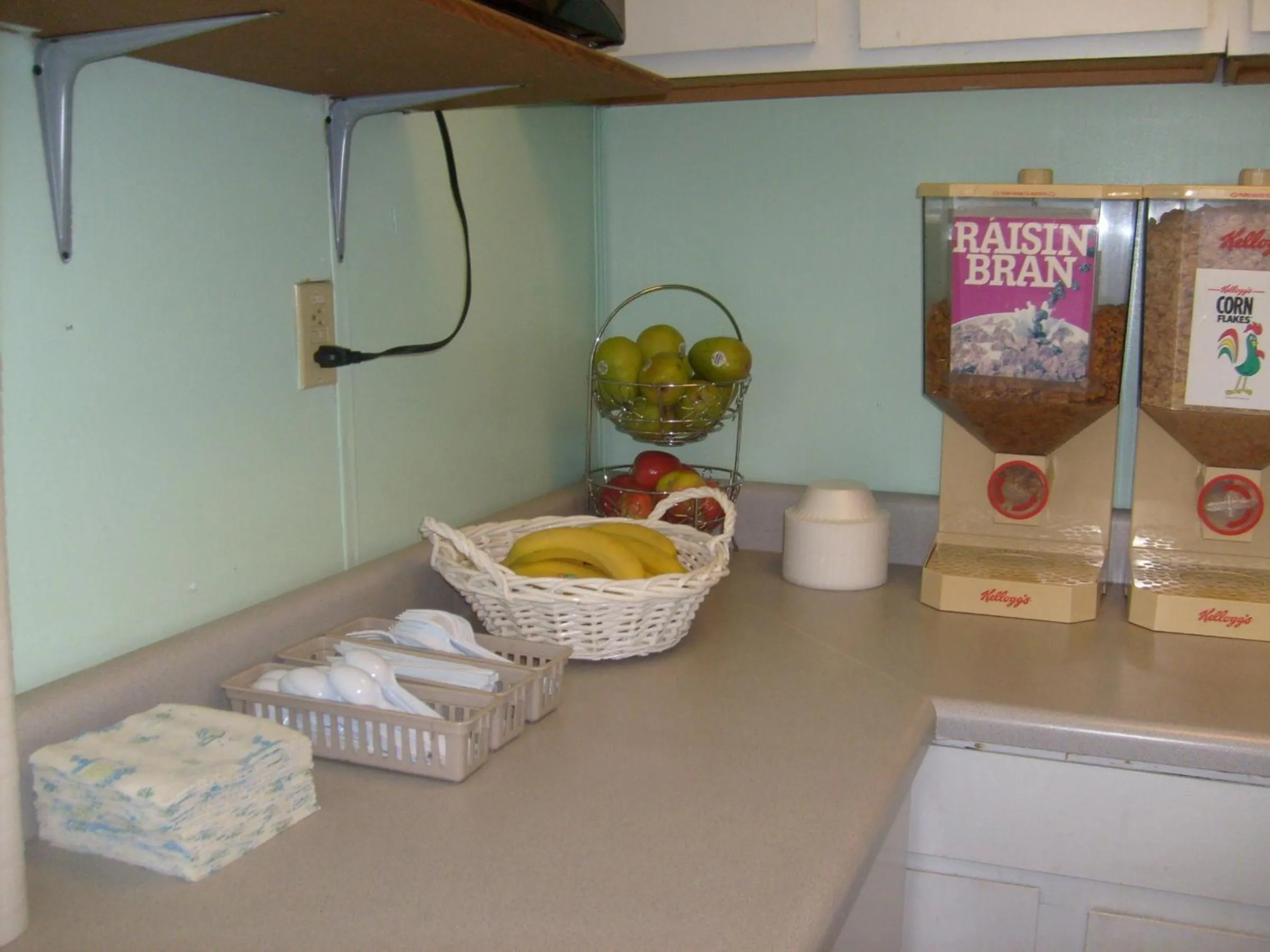 Food and drinks in Express Inn Thomson