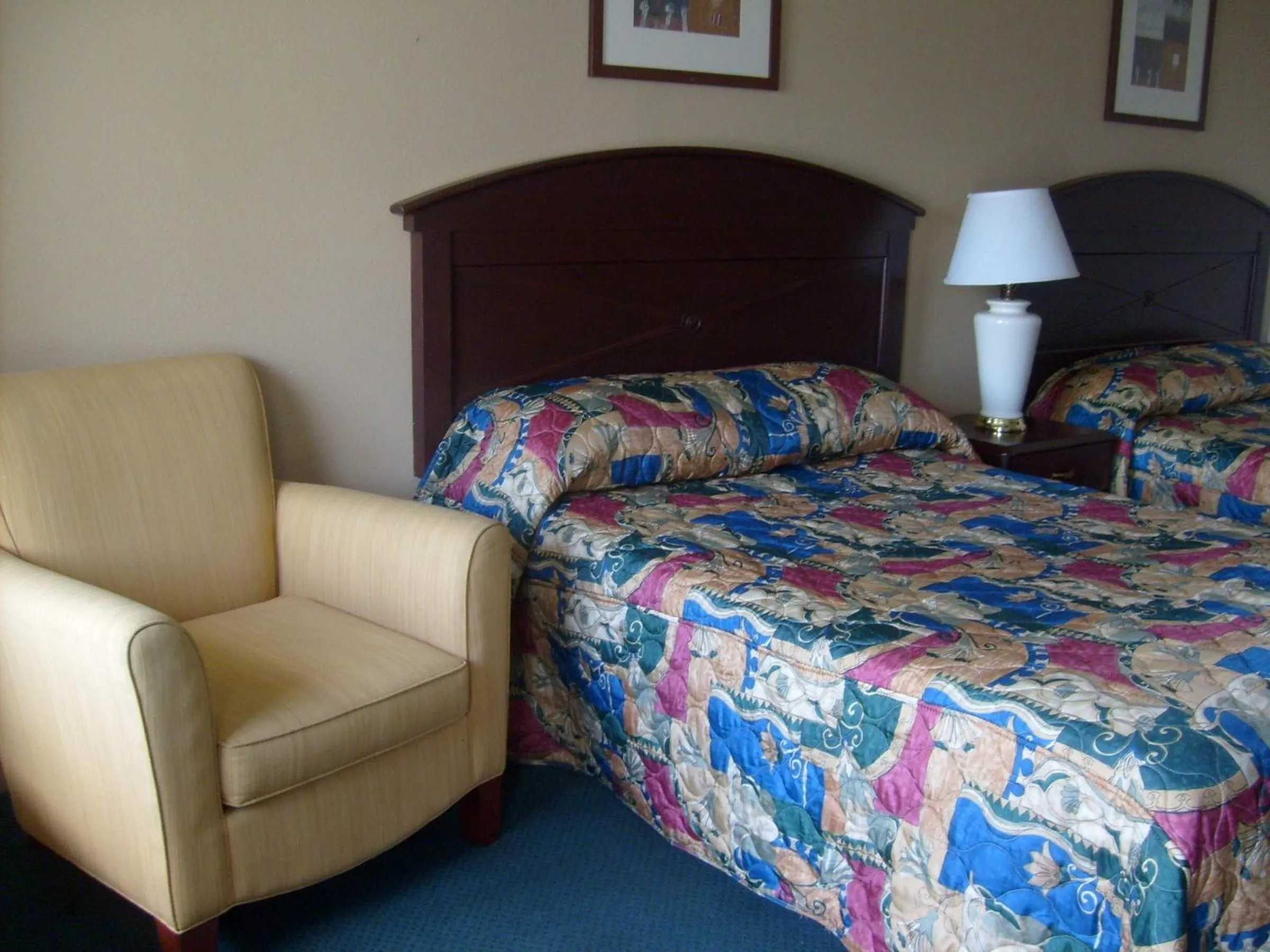 Bedroom, Bed in Express Inn Thomson