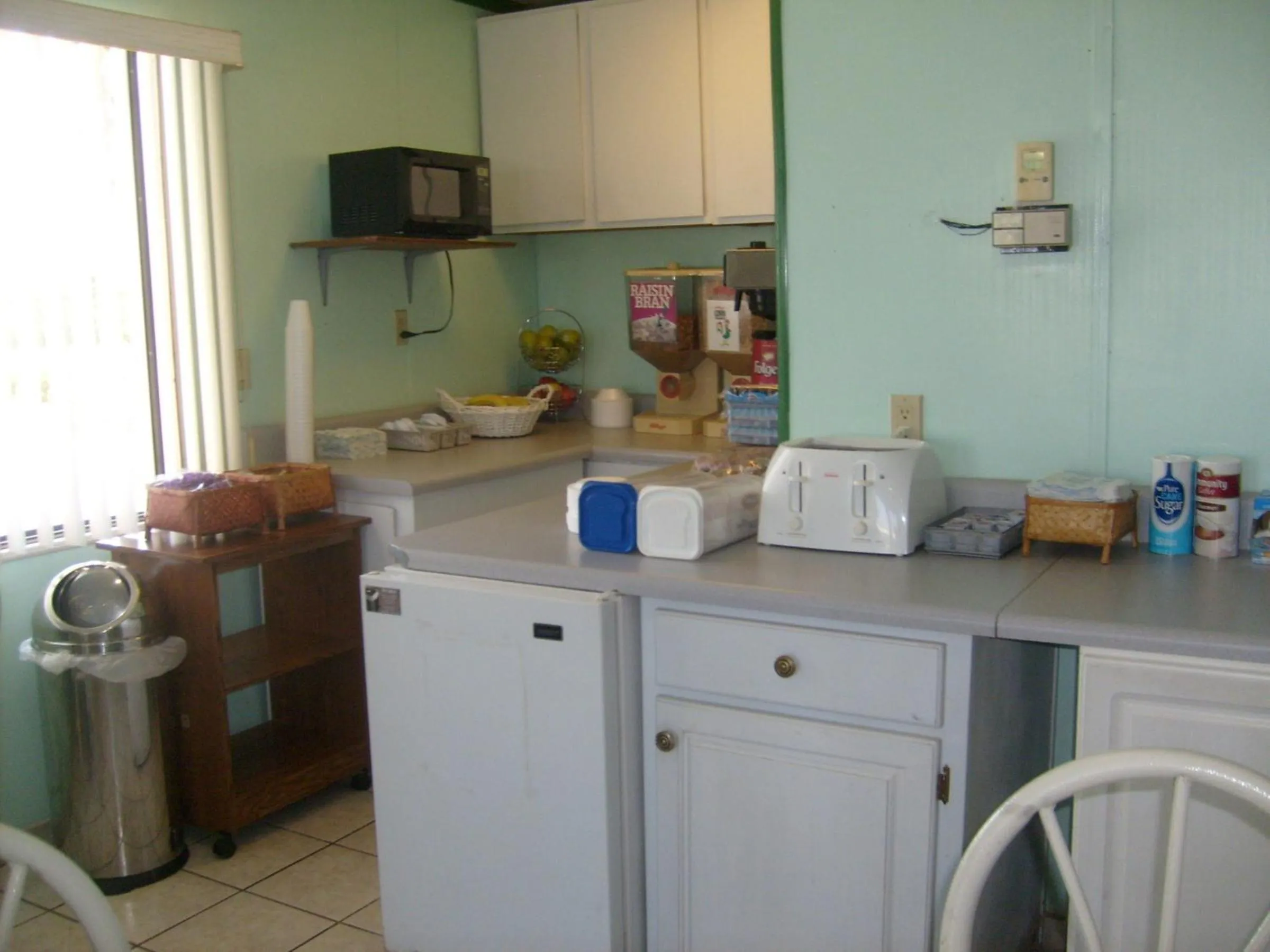 Kitchen or kitchenette in Express Inn Thomson
