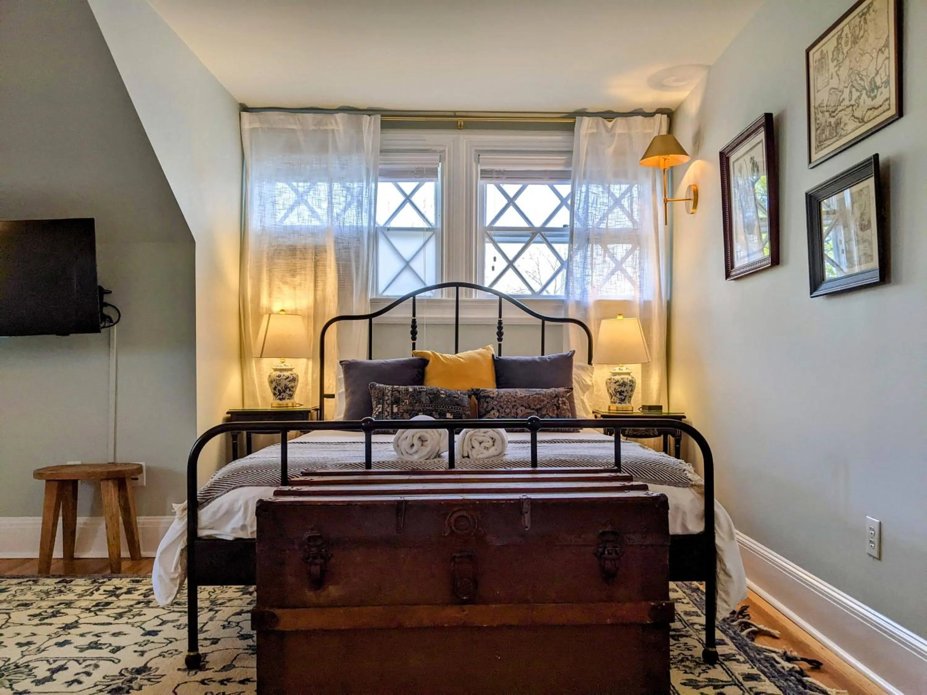 Bed in Stanton House Inn