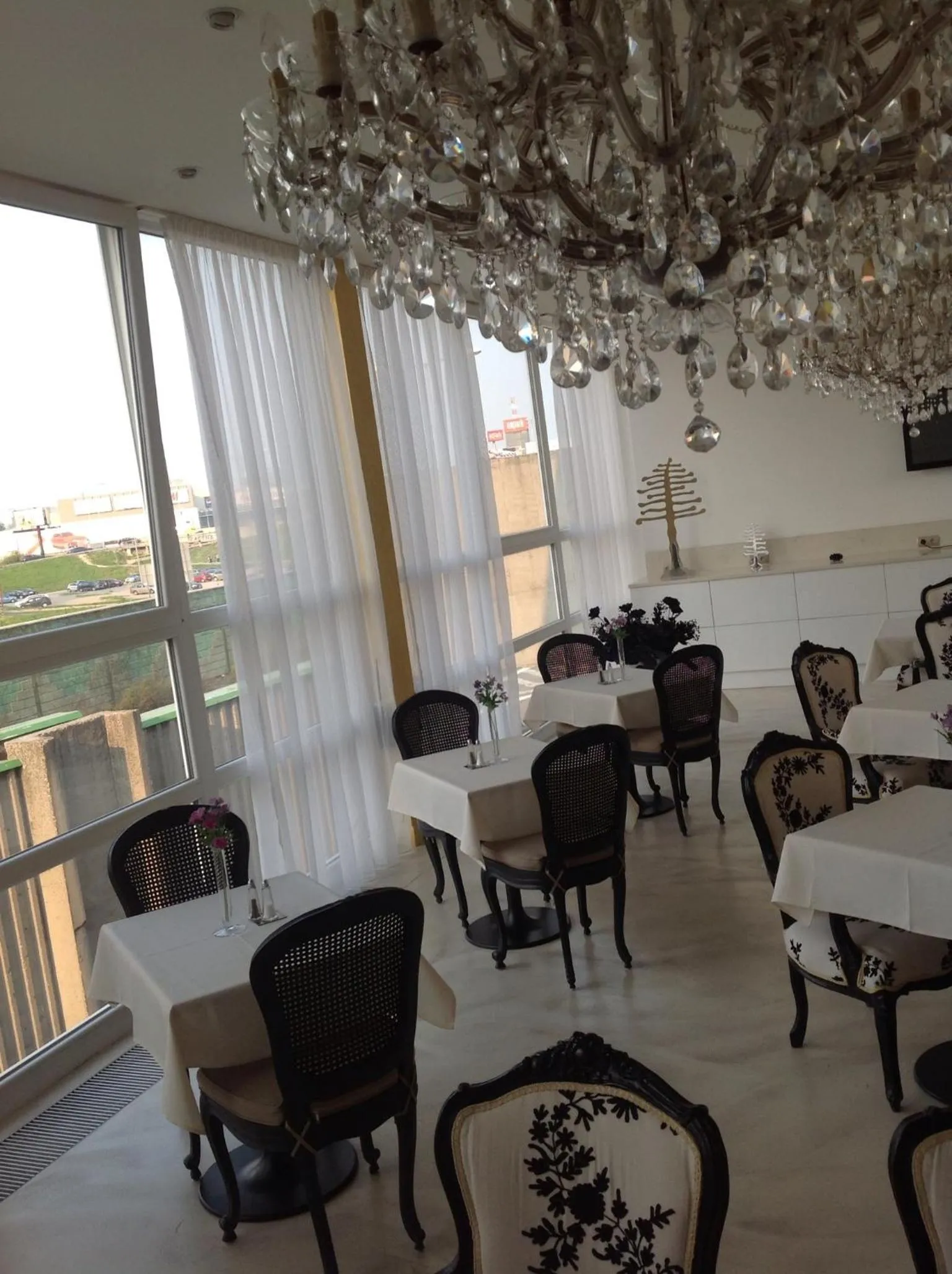 Restaurant/places to eat in Hotel Esprit