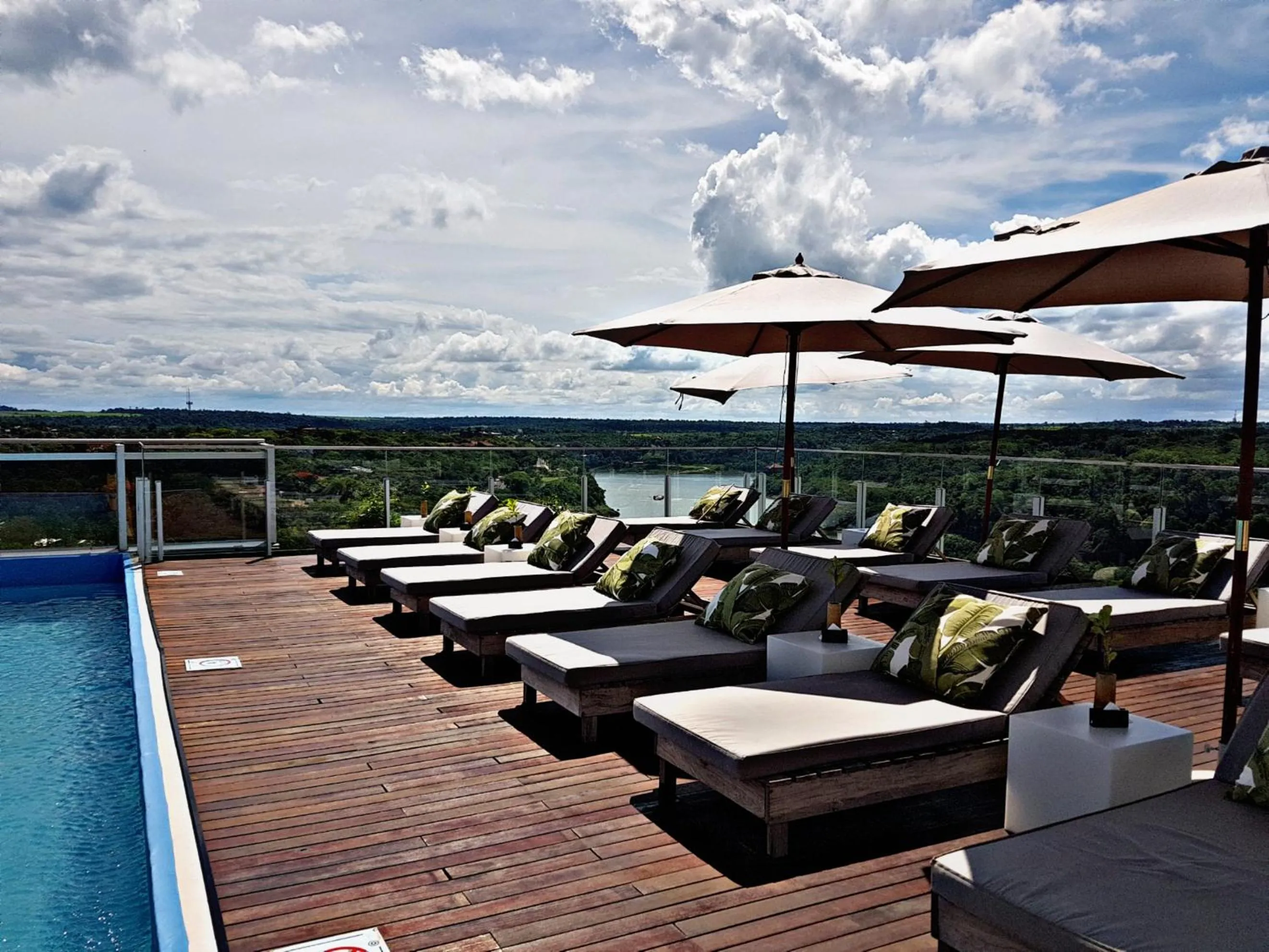 Swimming pool in O2 Hotel Iguazu