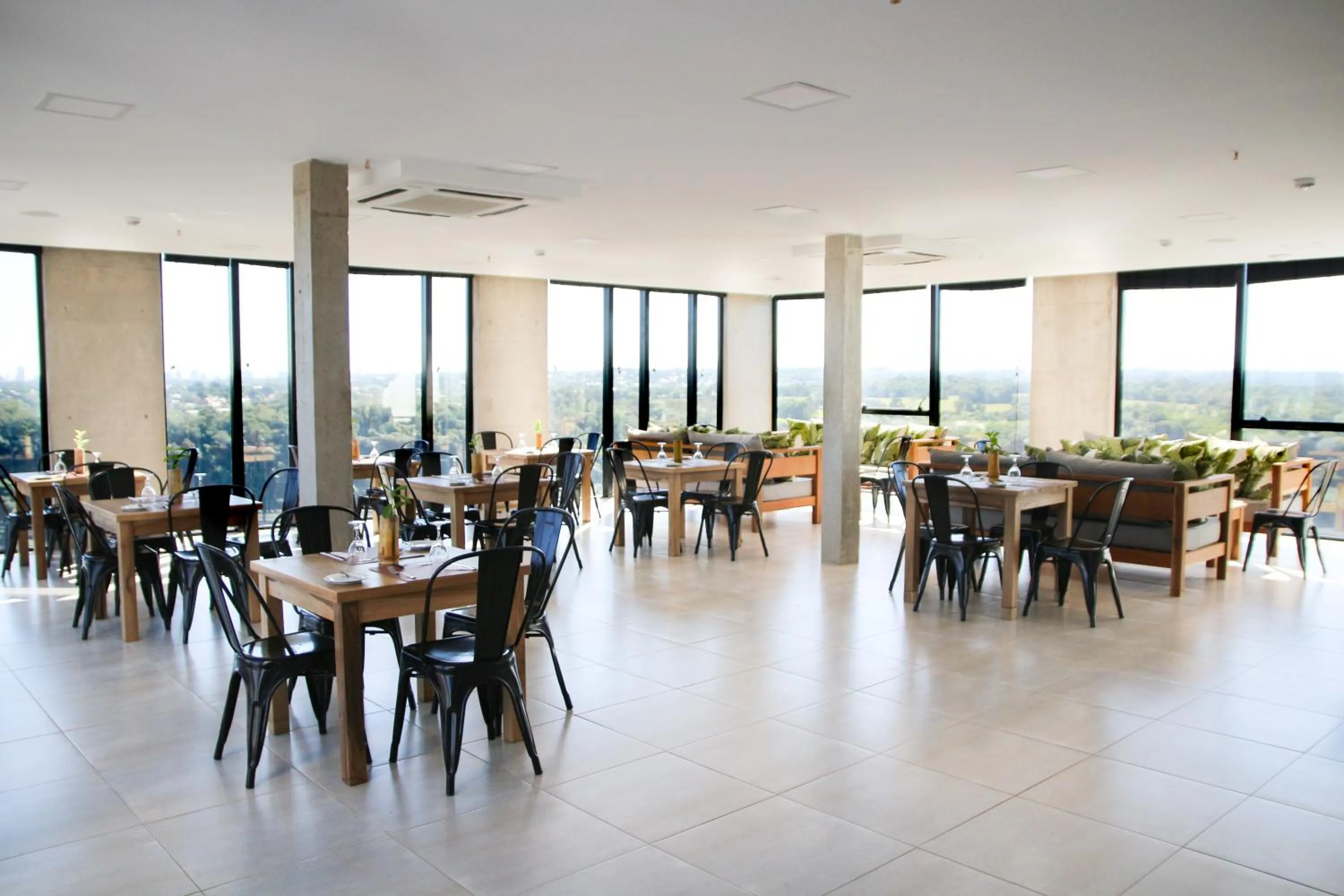 Lounge or bar in O2 Hotel Iguazu