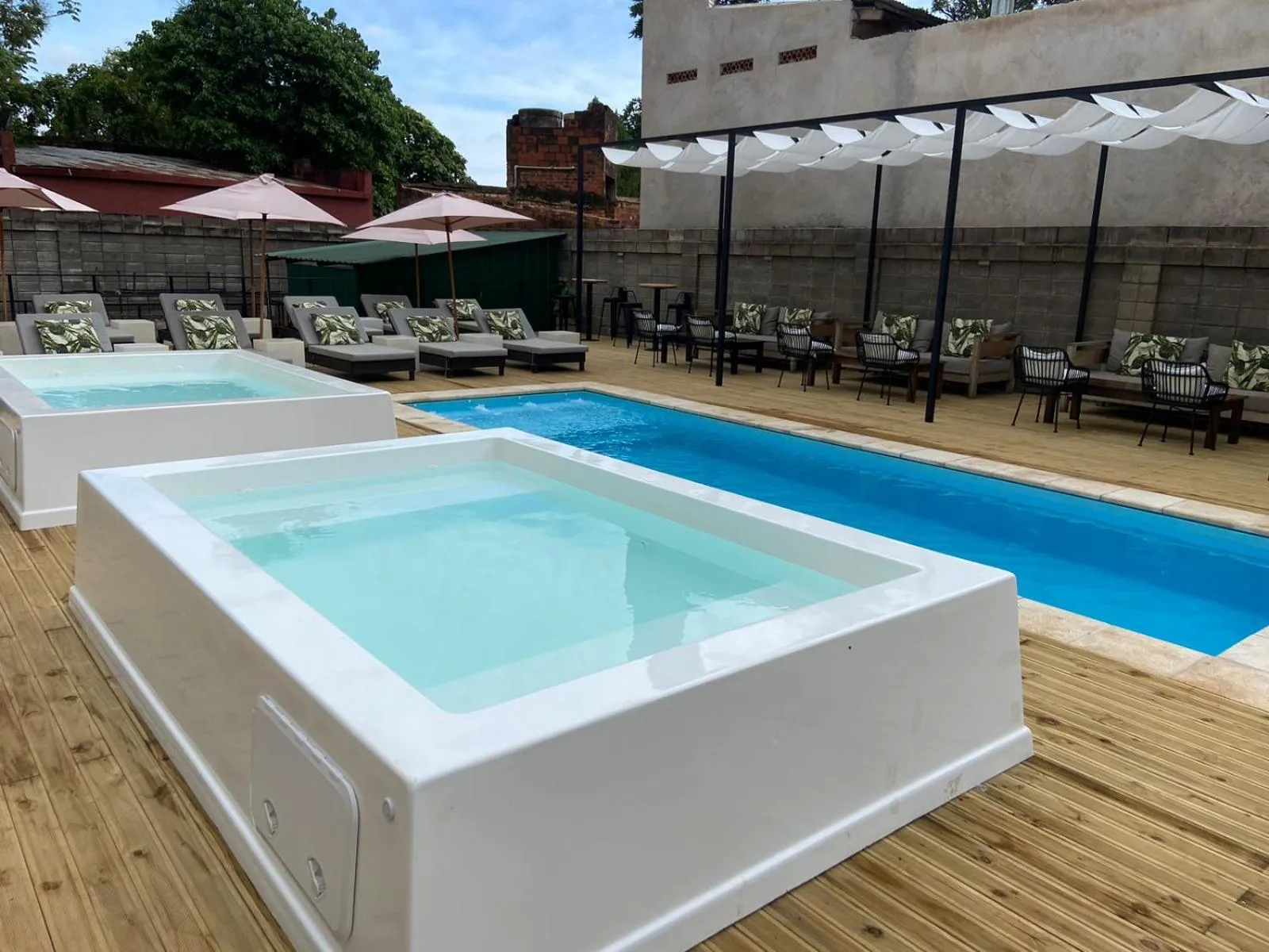 Swimming pool in O2 Hotel Iguazu