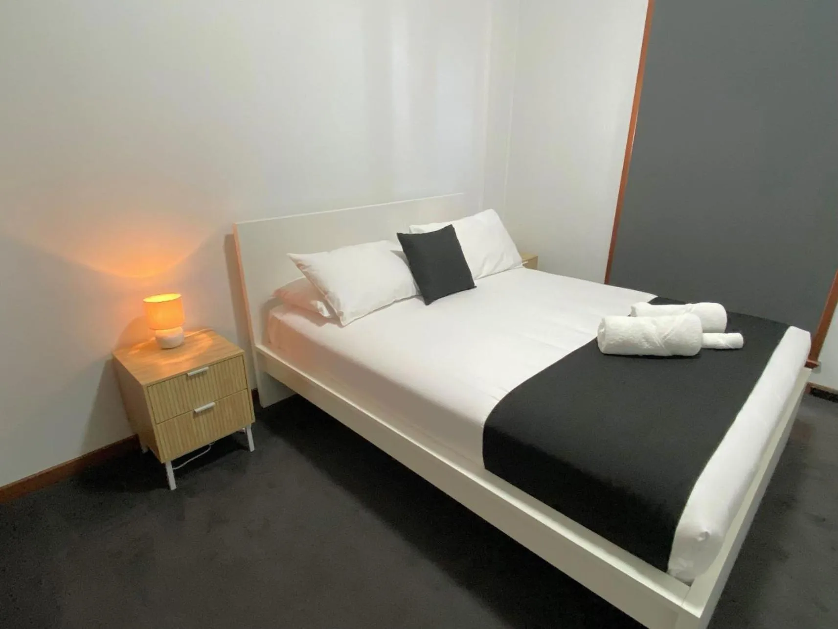 Bed in Bushman's Motor Inn