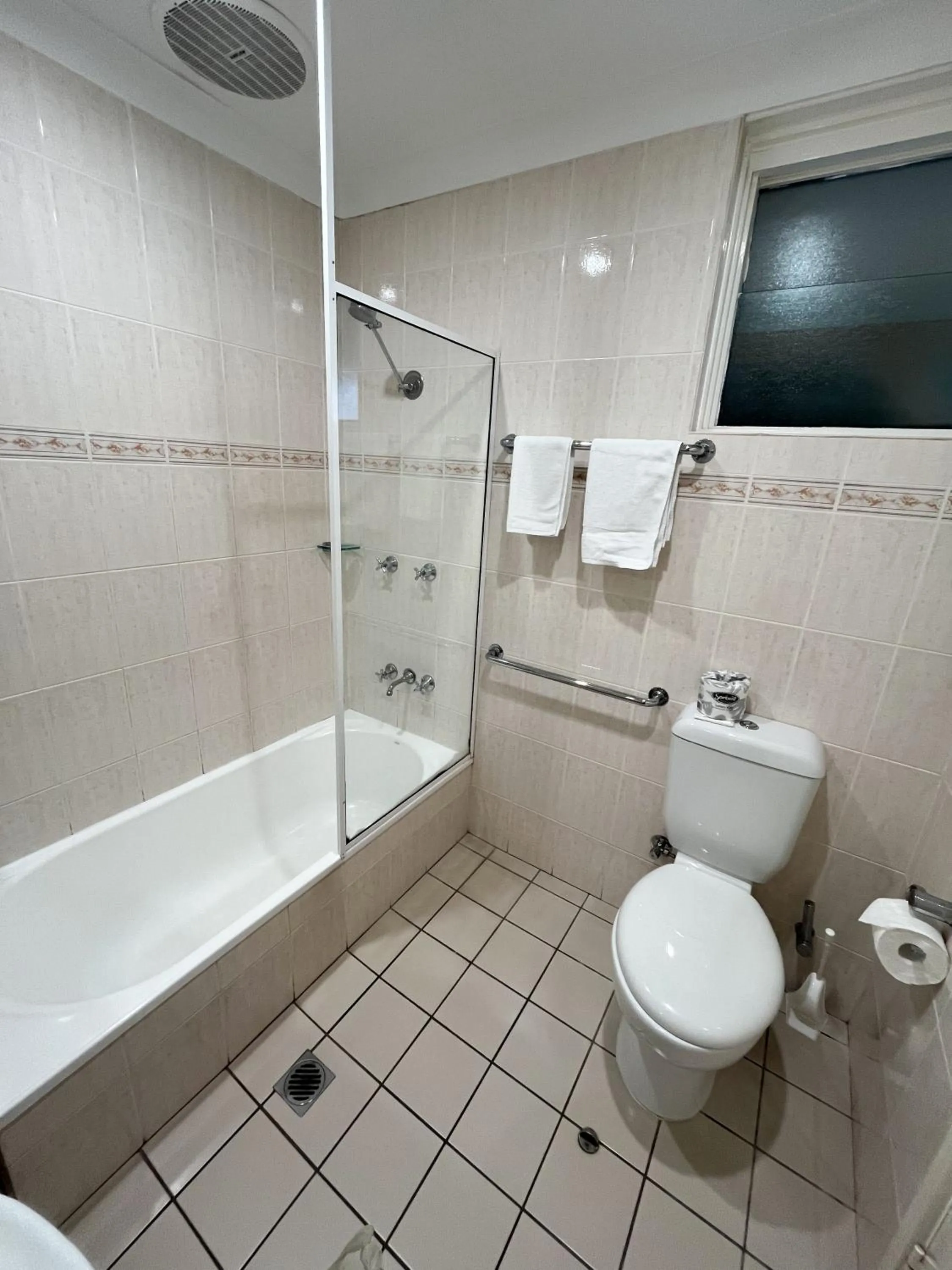 Bathroom in Bushman's Motor Inn