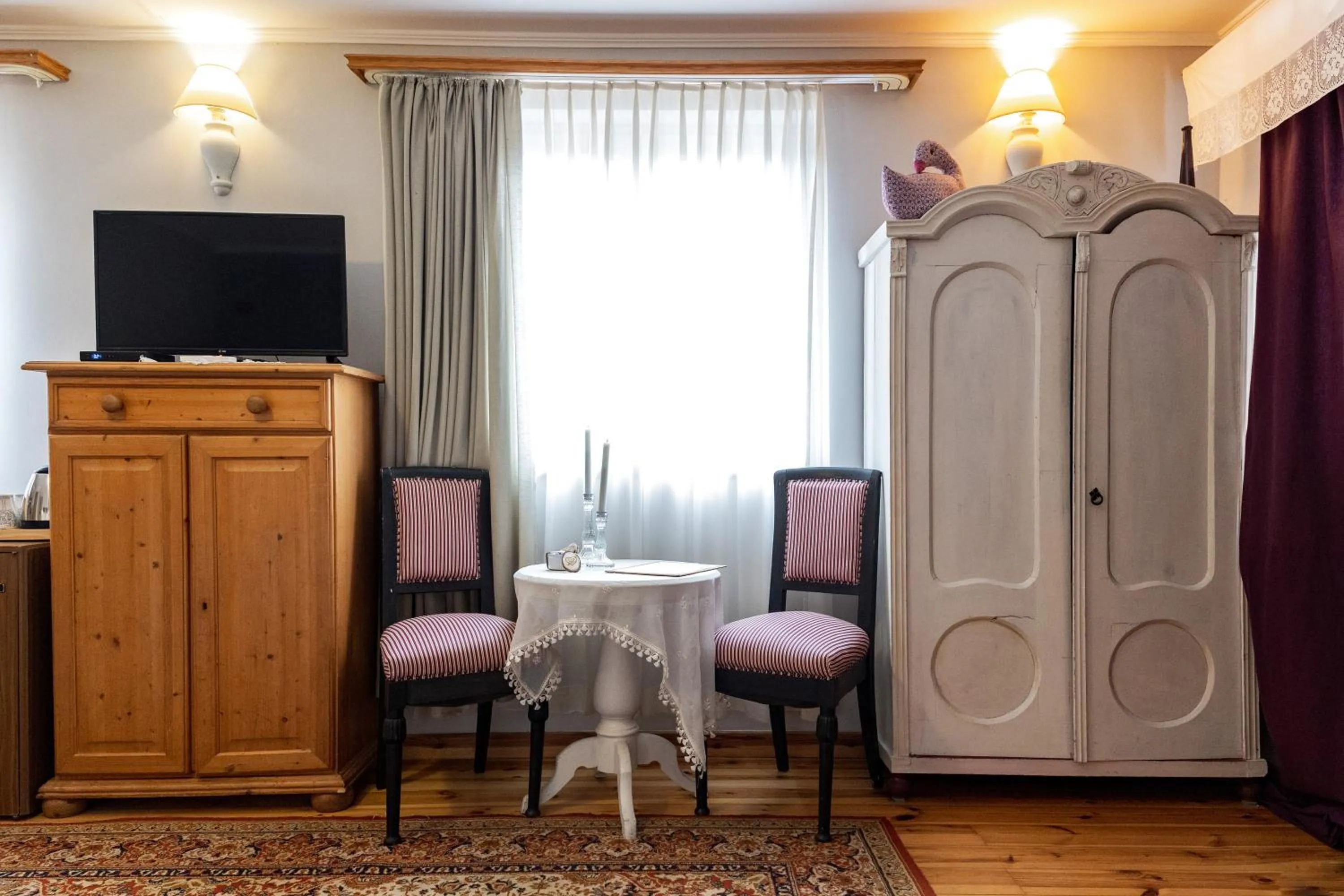 hair dresser in Nomad Hotel & Glamping