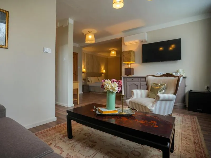 Nomad Hotel & Glamping