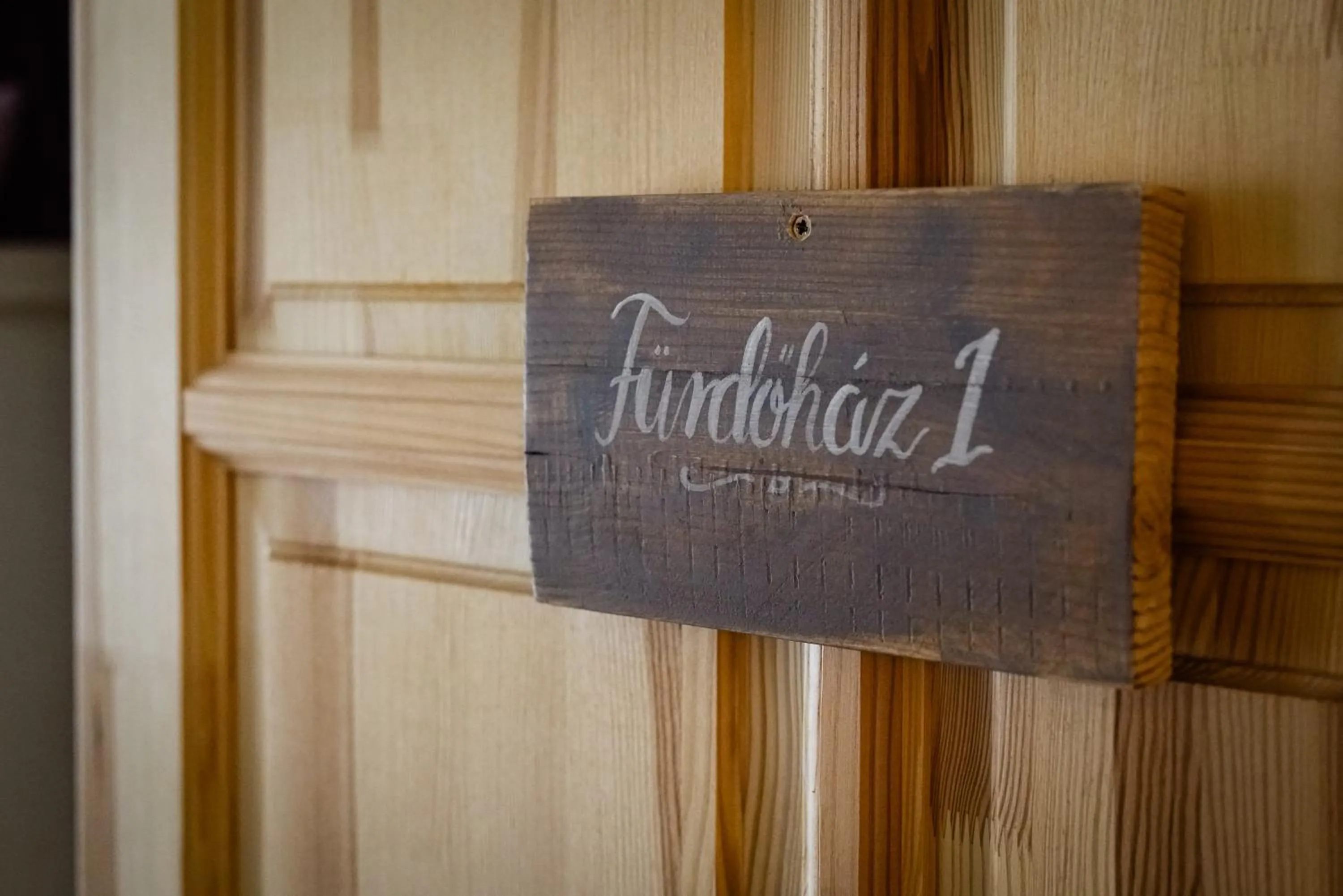 Text overlay in Nomad Hotel & Glamping