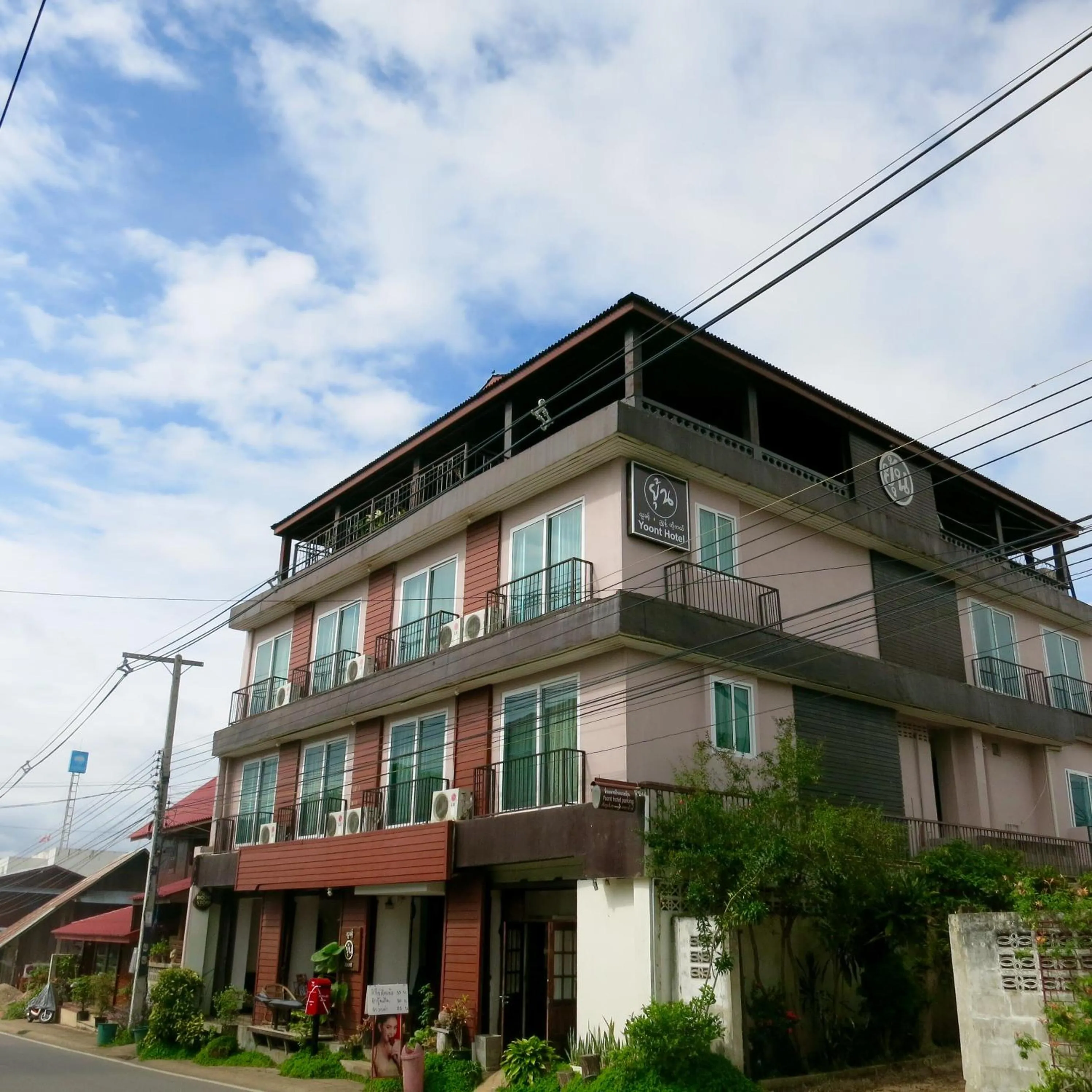 Facade/entrance in Yoont Hotel