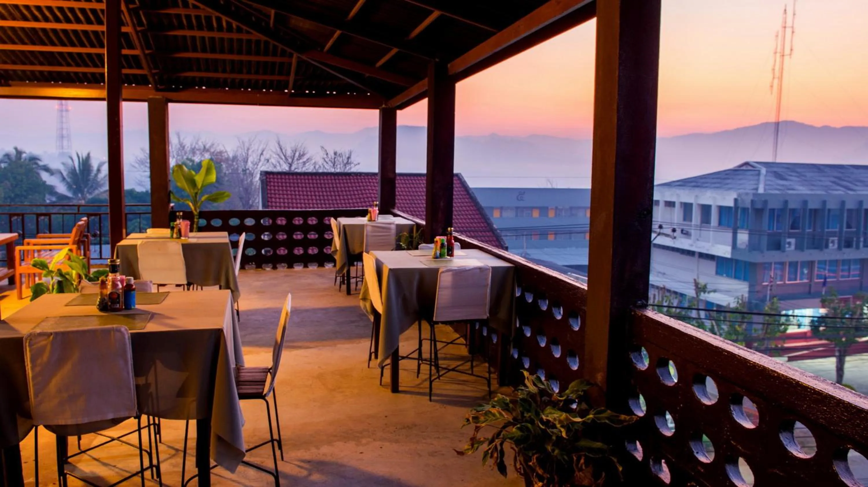 Restaurant/places to eat in Yoont Hotel