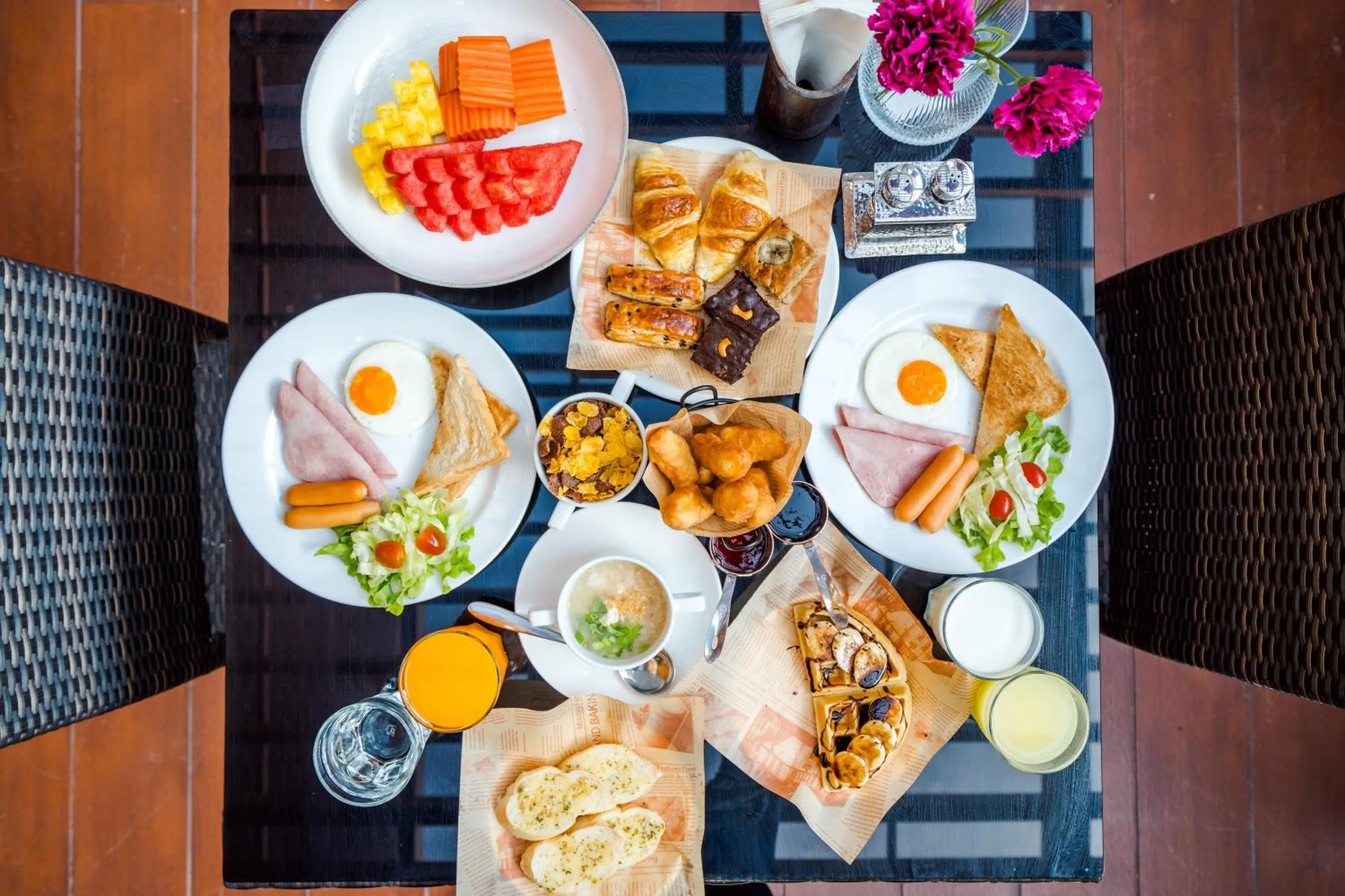 Restaurant/places to eat in Ayrest Hua Hin Hotel