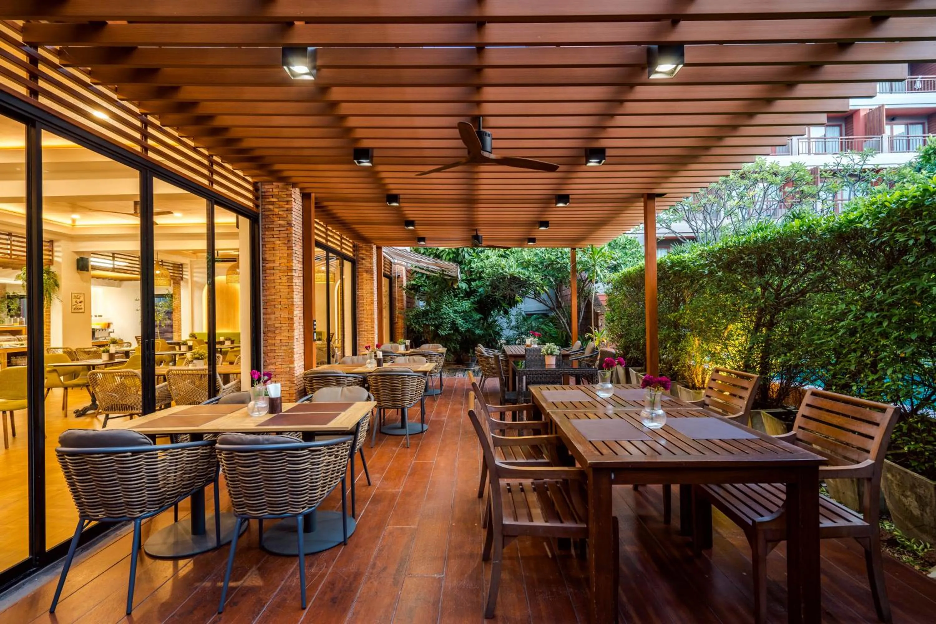 Restaurant/places to eat in Ayrest Hua Hin Hotel