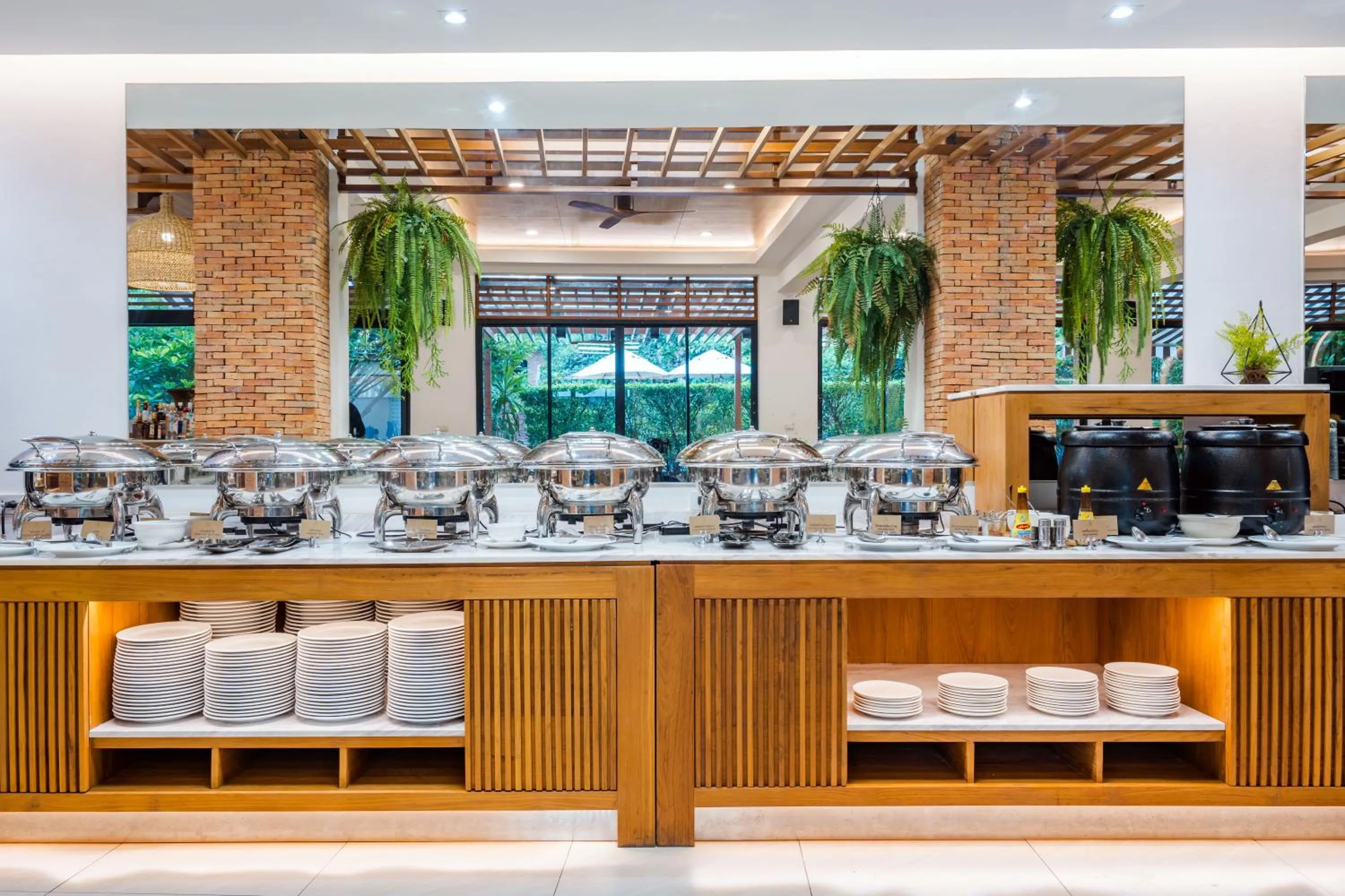 Restaurant/places to eat in Ayrest Hua Hin Hotel