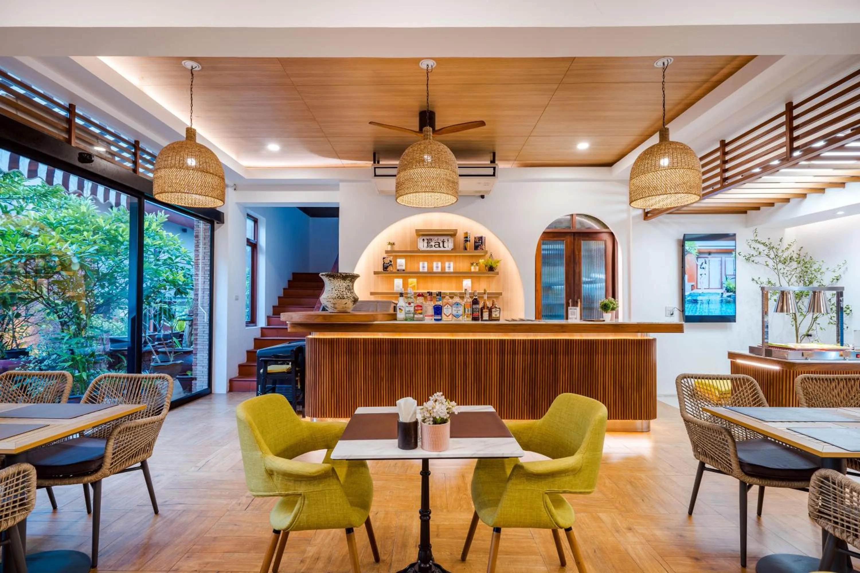 Restaurant/places to eat in Ayrest Hua Hin Hotel