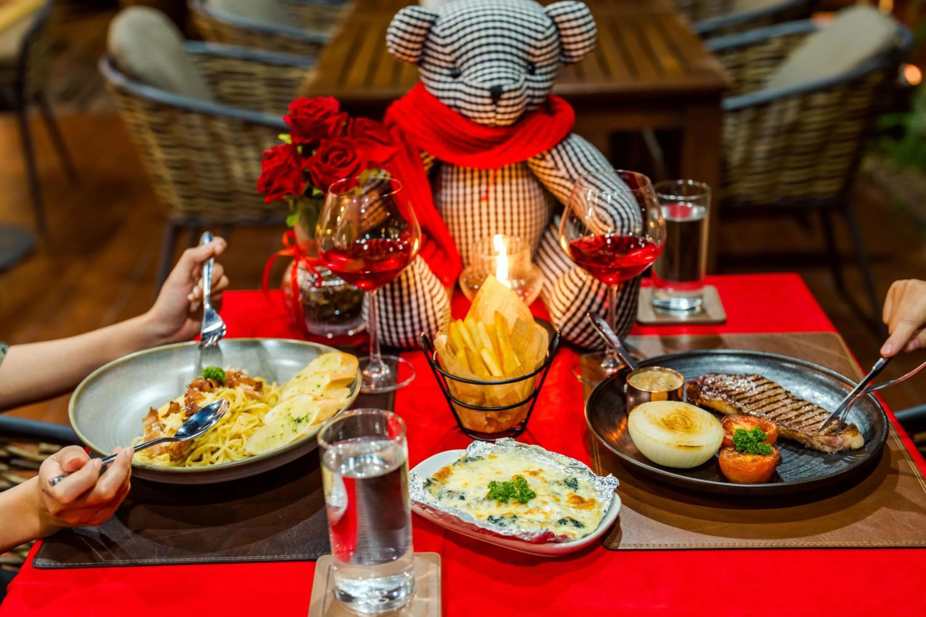 Restaurant/places to eat in Ayrest Hua Hin Hotel