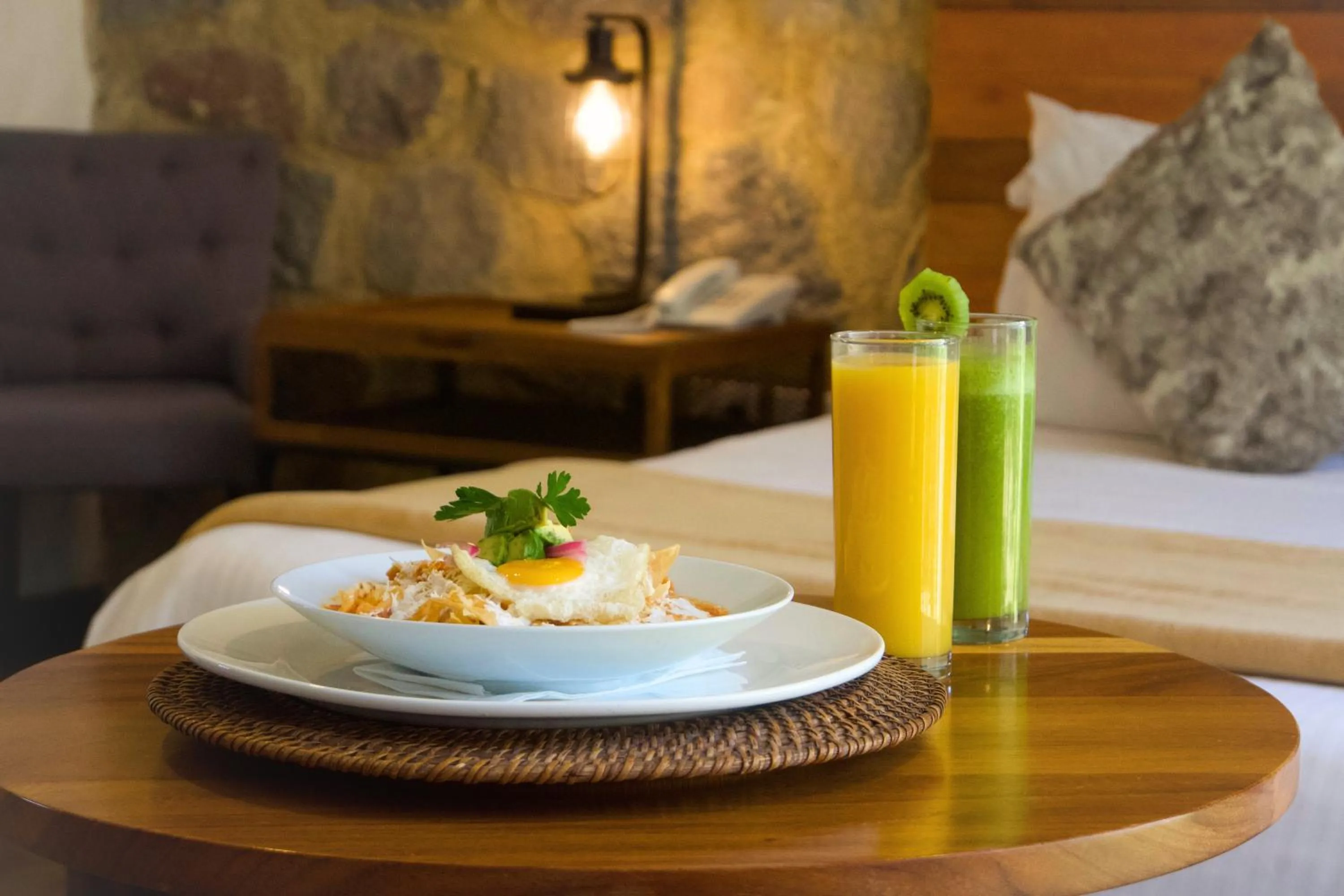 room service in Hotel Boutique Camino Del Bosque