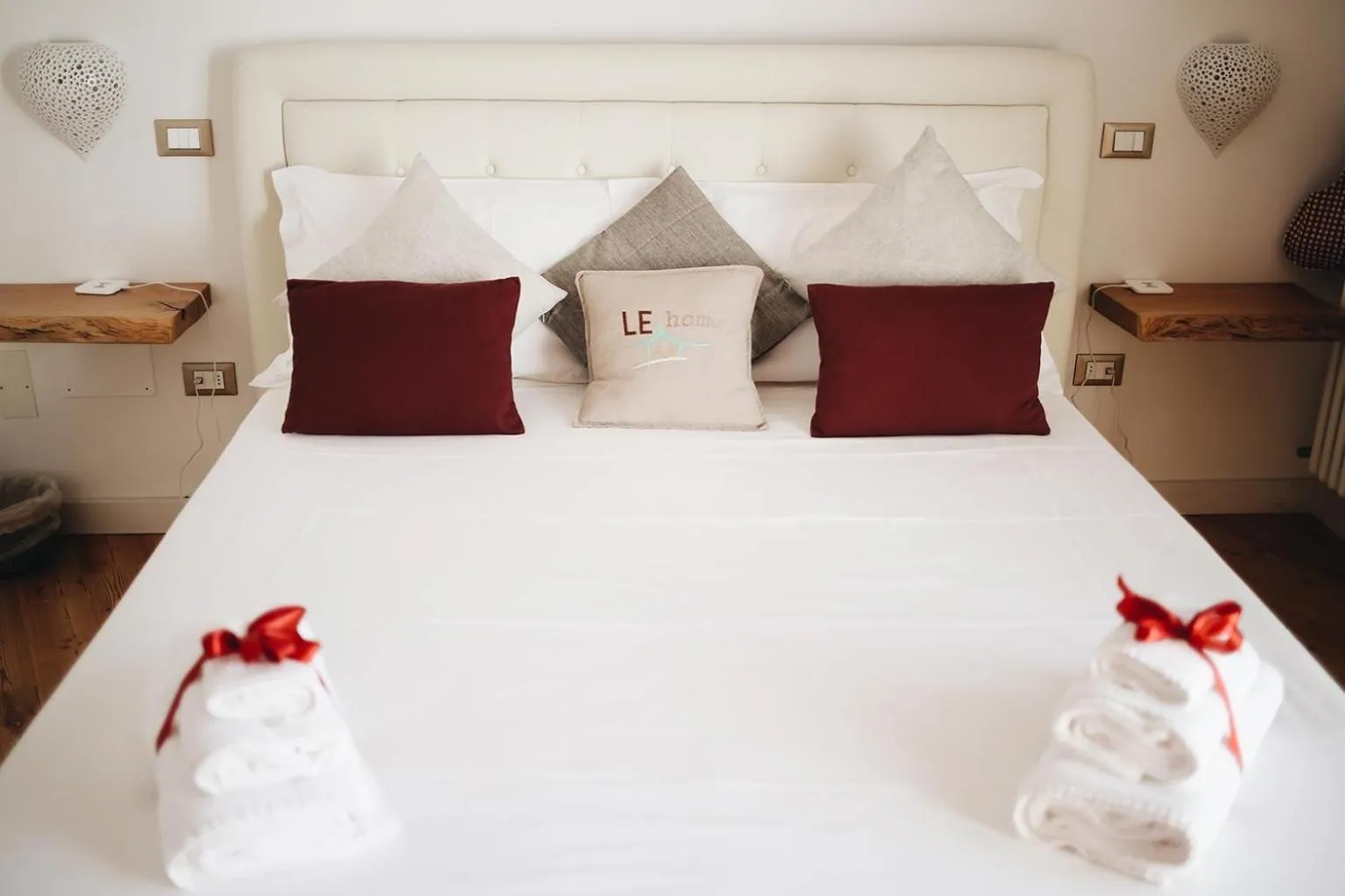 Photo of the whole room, Bed in Le Home Rooms