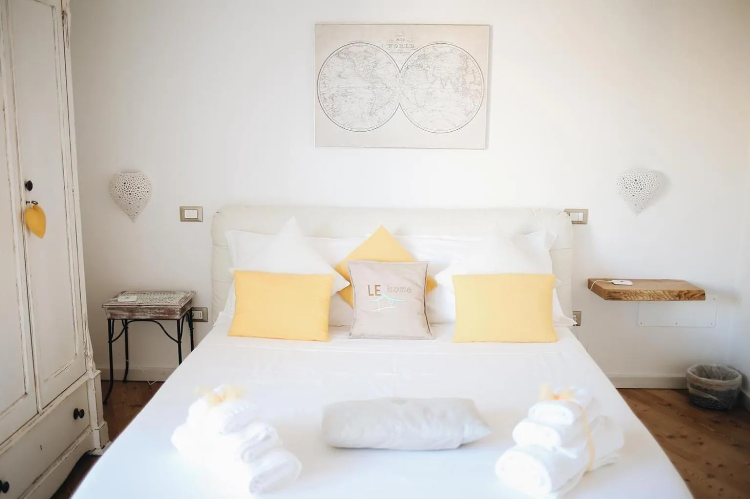 Photo of the whole room, Bed in Le Home Rooms