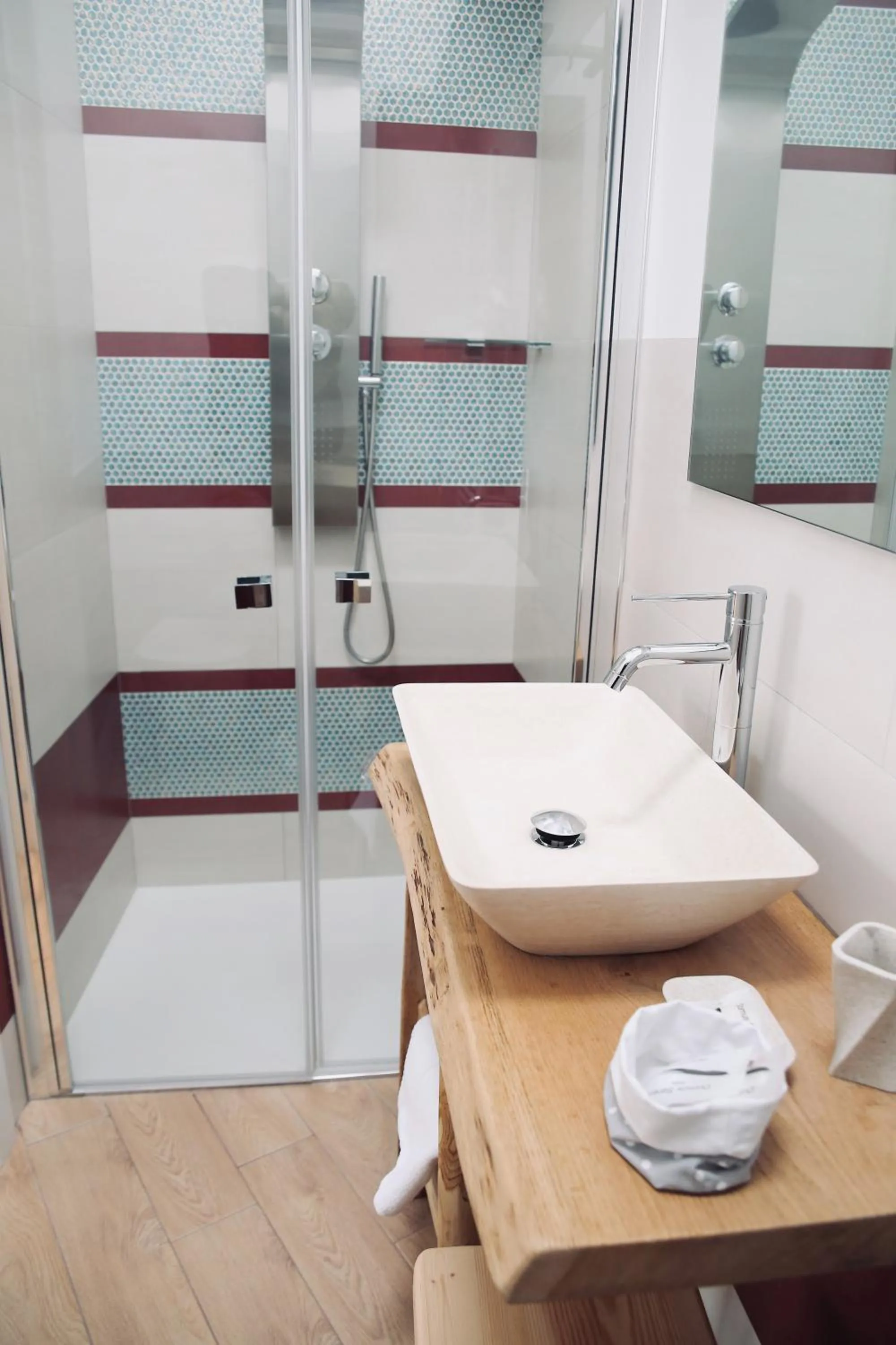 Shower in Le Home Rooms