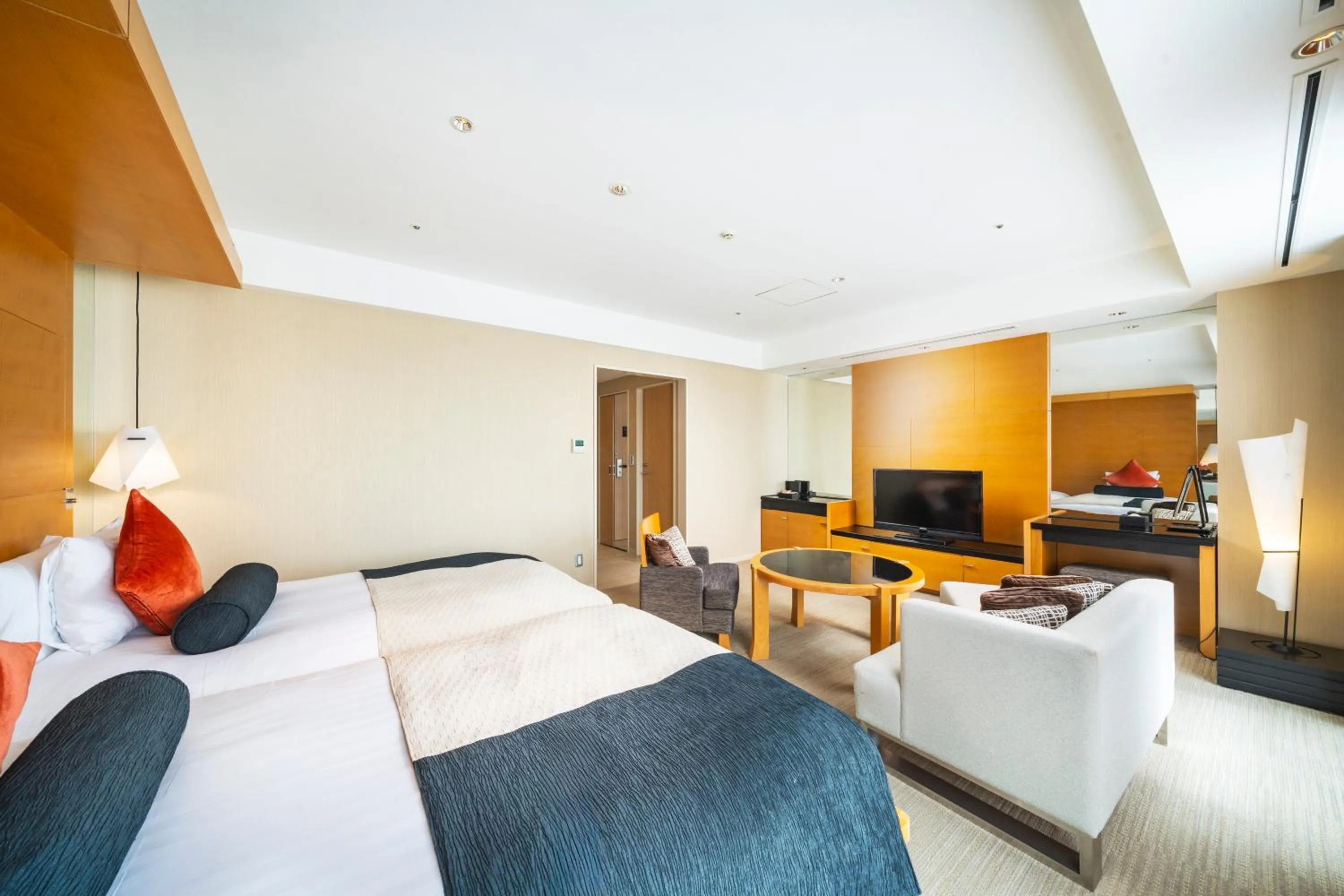 Photo of the whole room, Bed in KOKO HOTEL Premier Kanazawa Korinbo