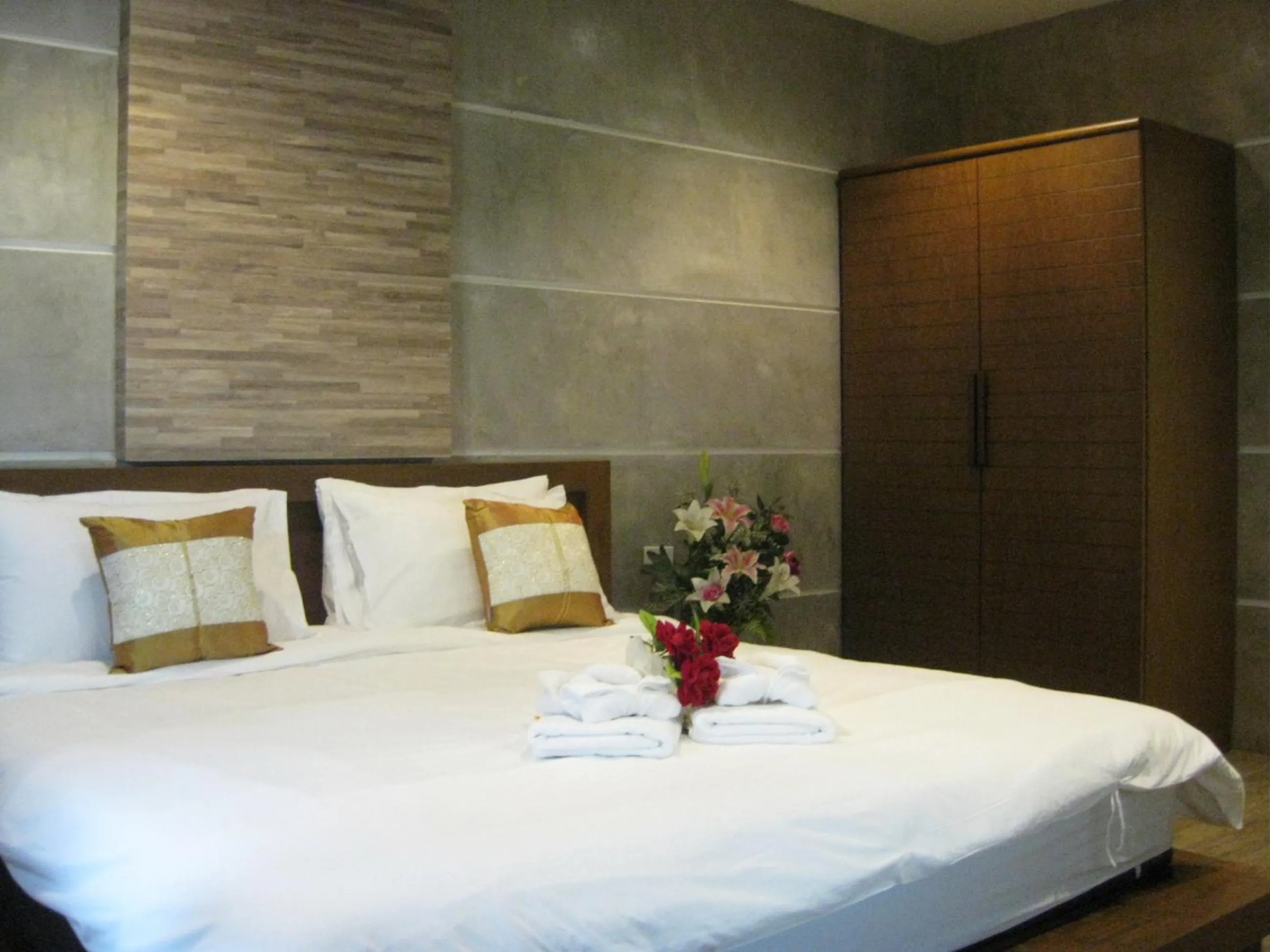Bed in Komol Residence Bangkok