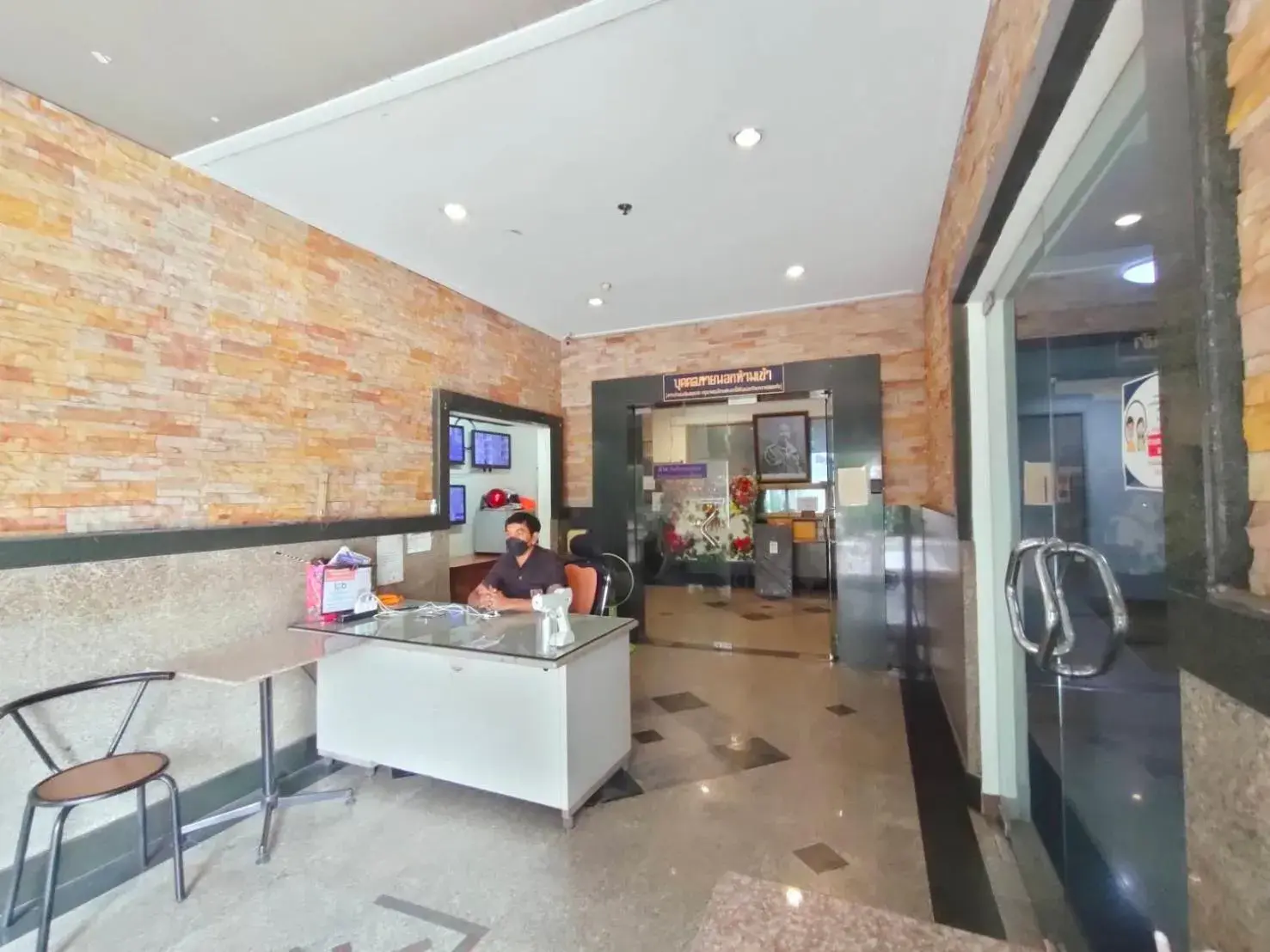 Facade/entrance in Komol Residence Bangkok Facade/entrance in Komol Residence Bangkok