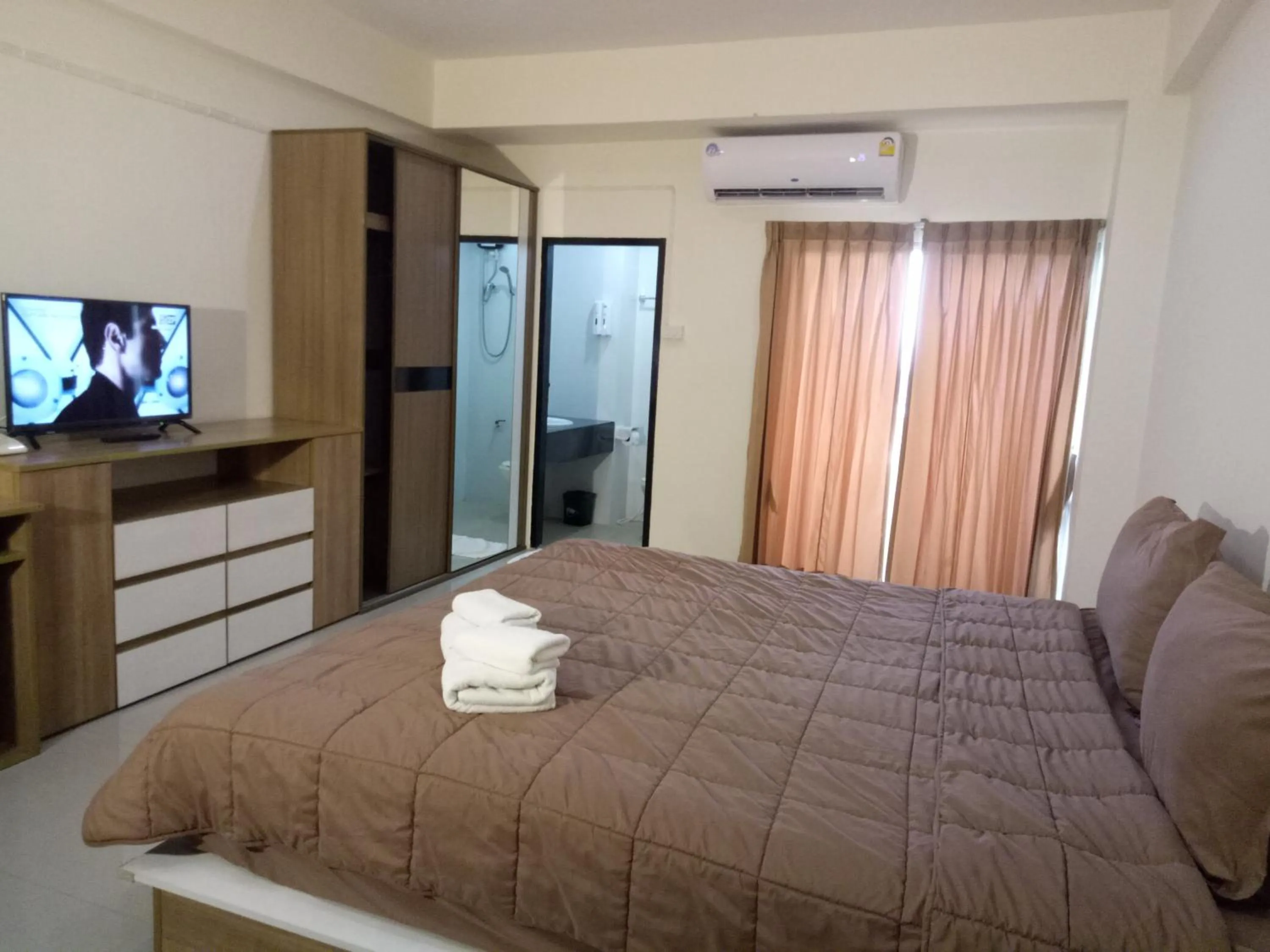 Bed in Komol Residence Bangkok