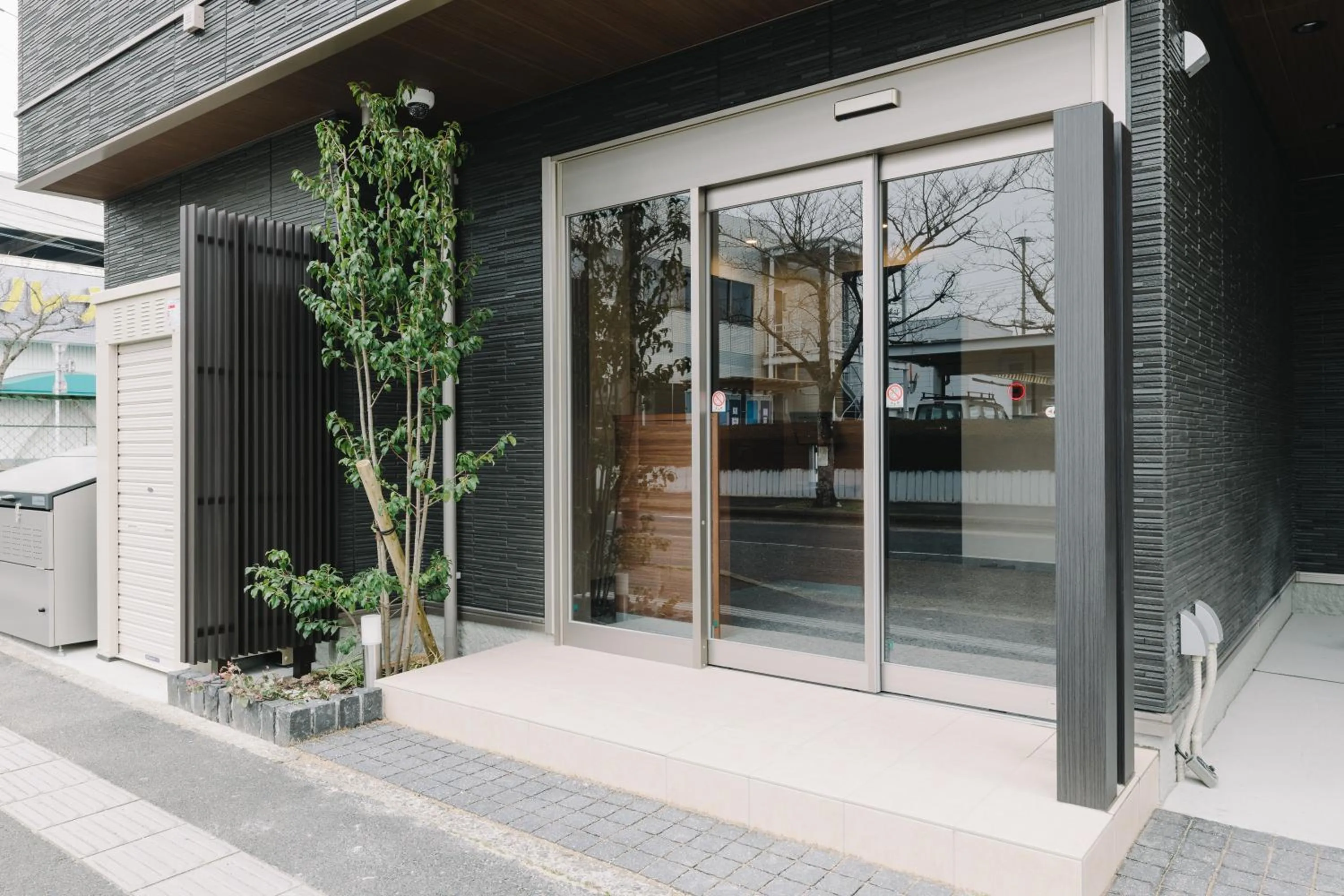 Facade/entrance in GRAND BASE Karatsu Ekiminami