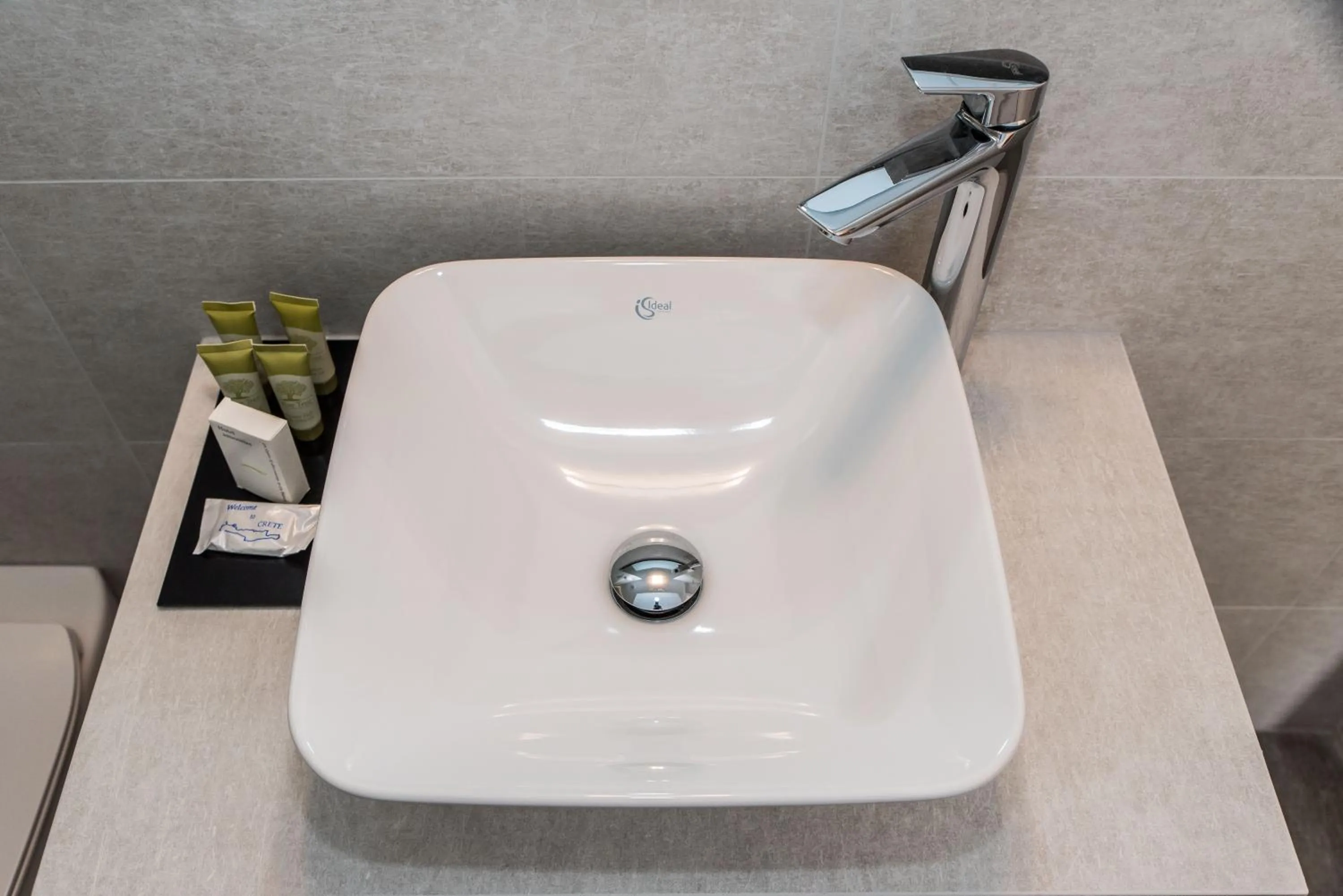 Bathroom in Creta Elena