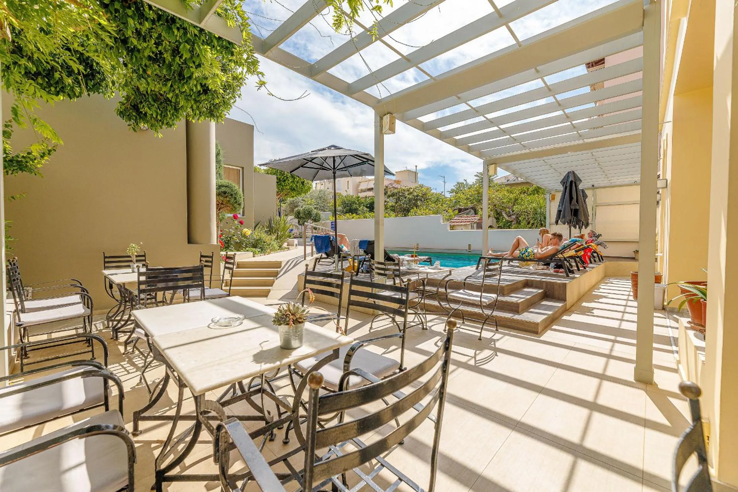 Patio in Creta Elena