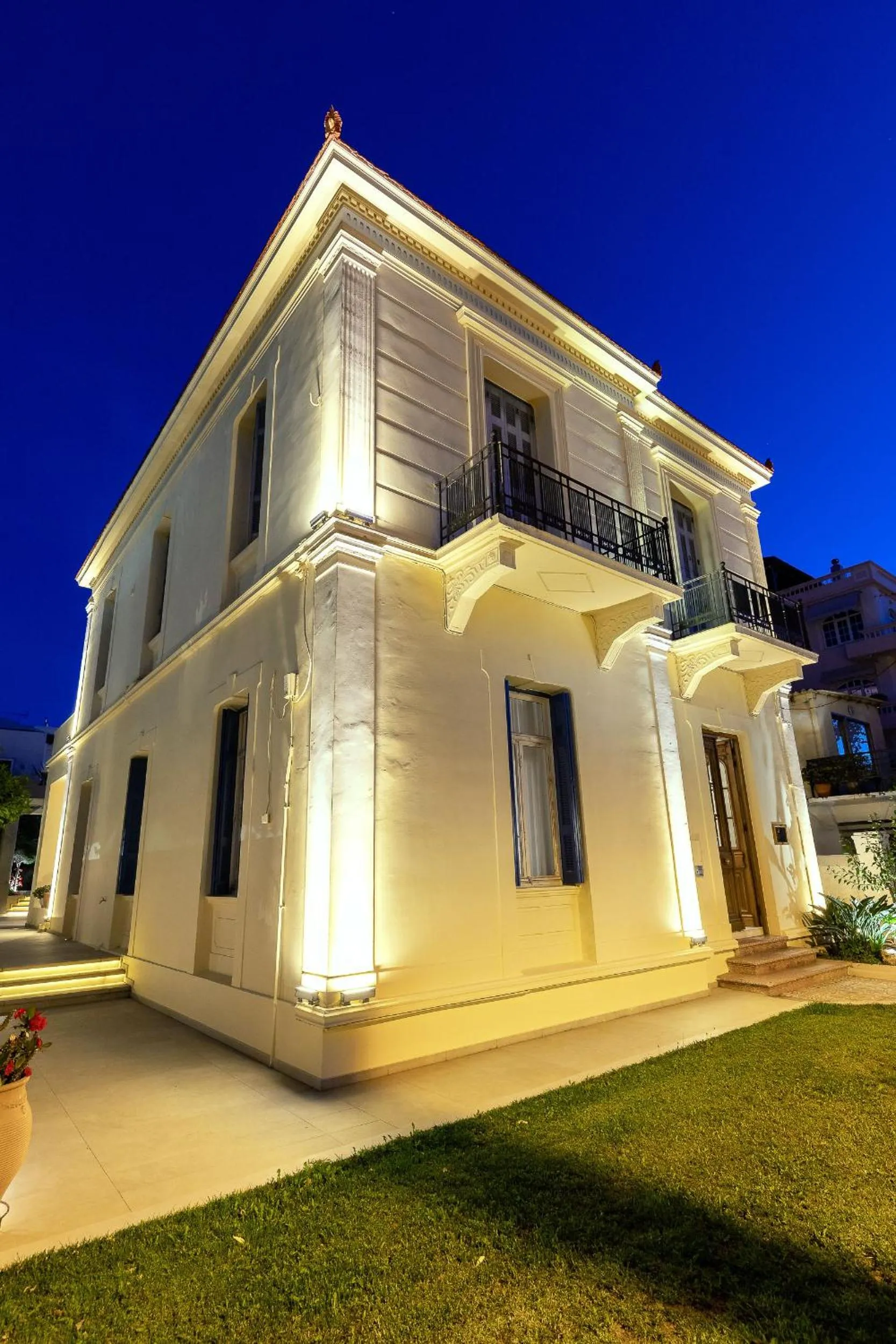 Property building in Creta Elena