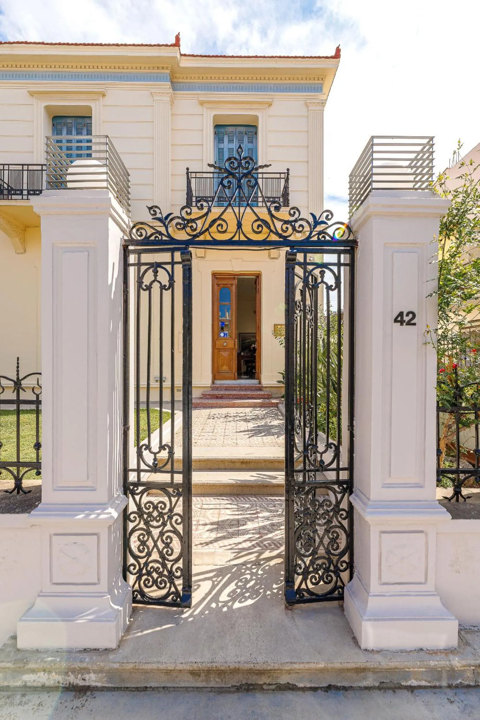 Facade/entrance in Creta Elena