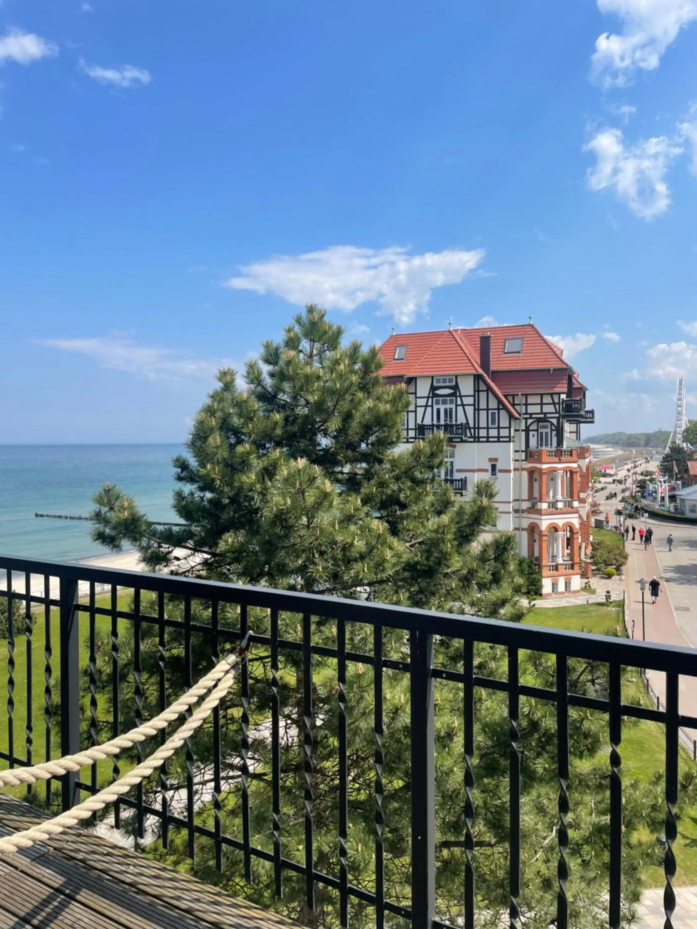 Day in meergut HOTELS