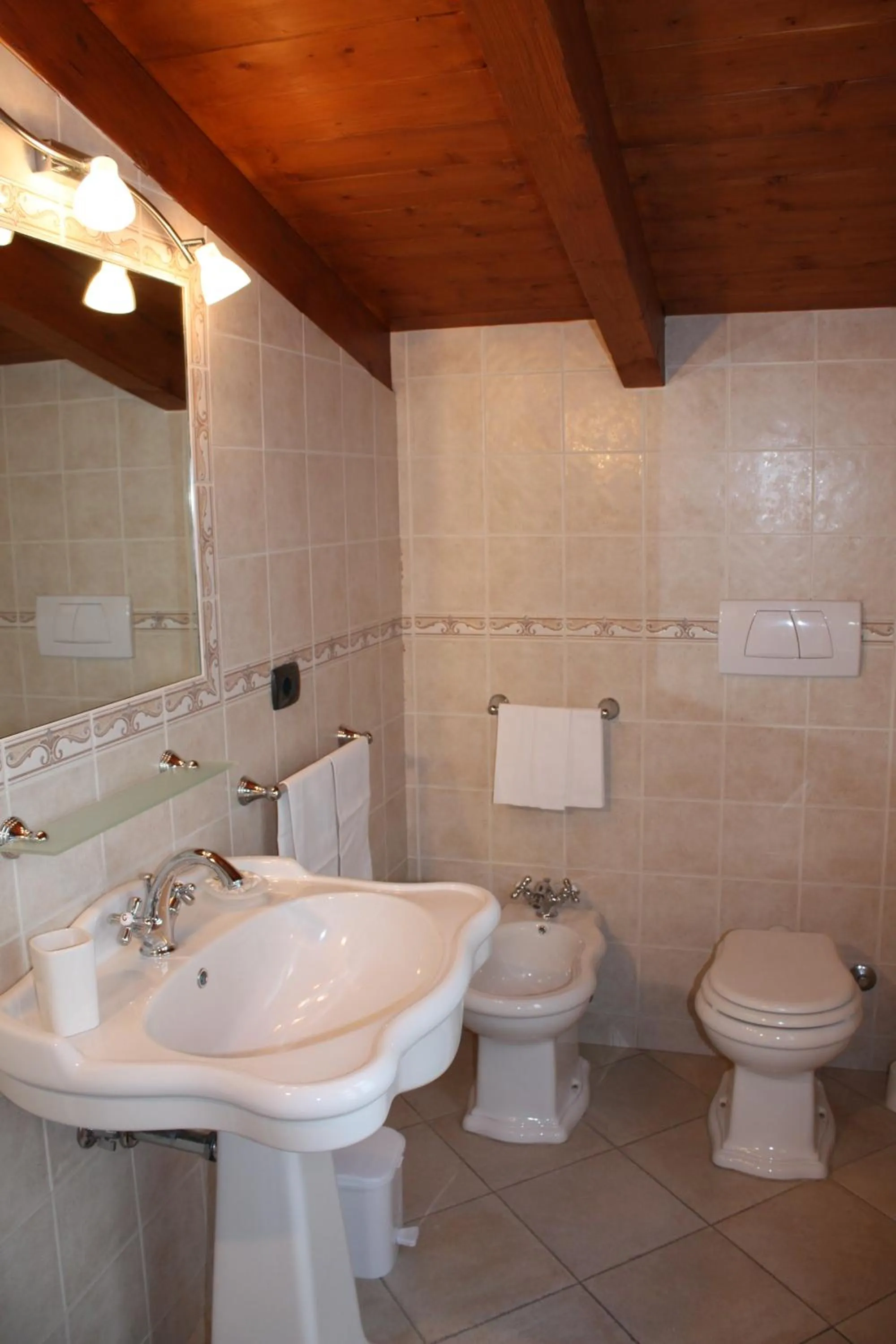 Bathroom in L'Antico Borgo B&B