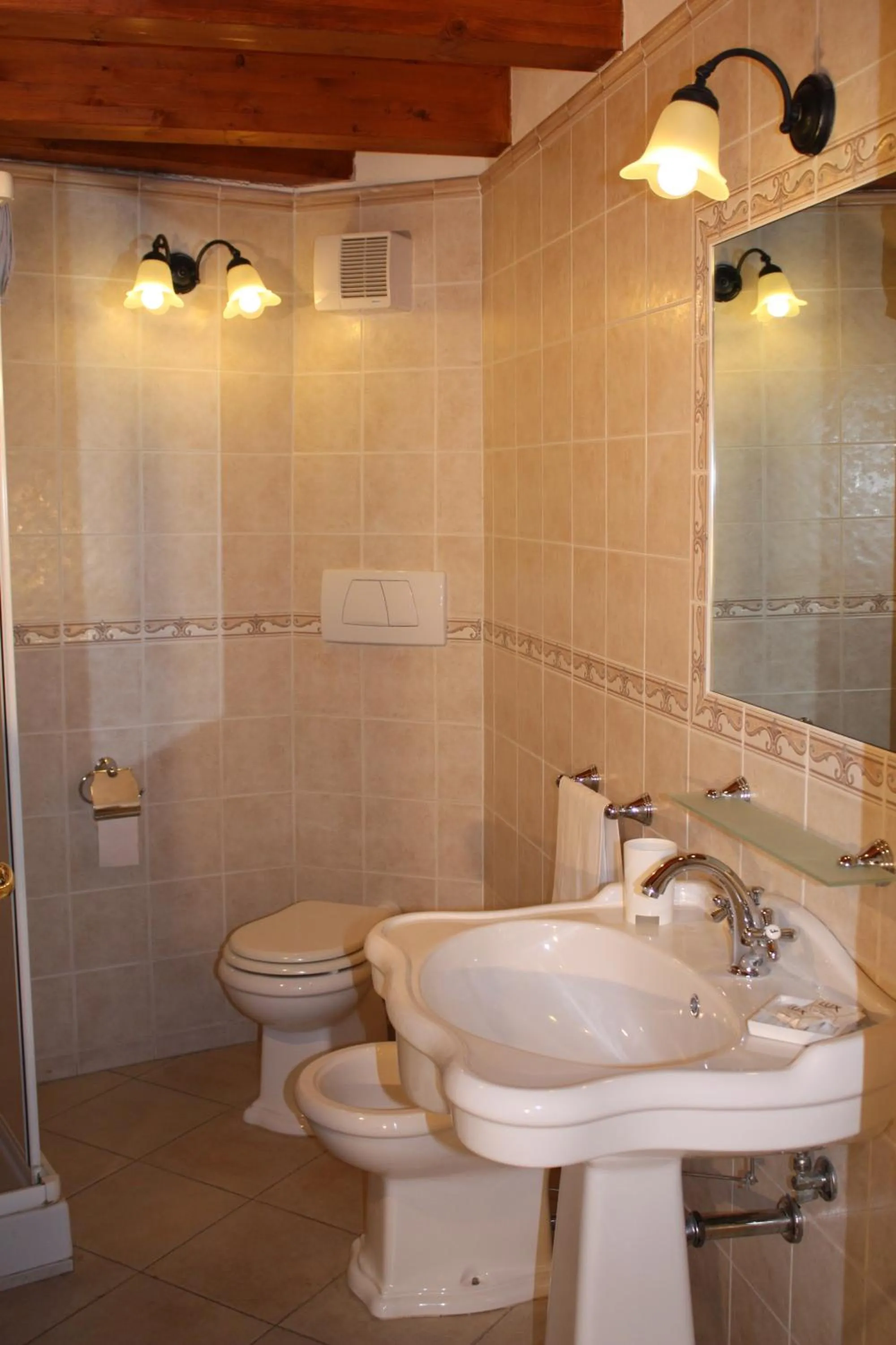 Bathroom in L'Antico Borgo B&B