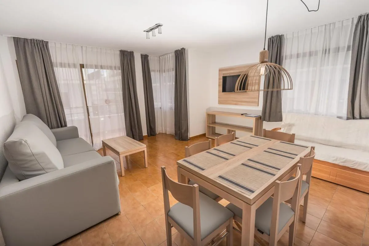 Three-Bedroom Apartment (6-7 Adults) in Apartments Niko