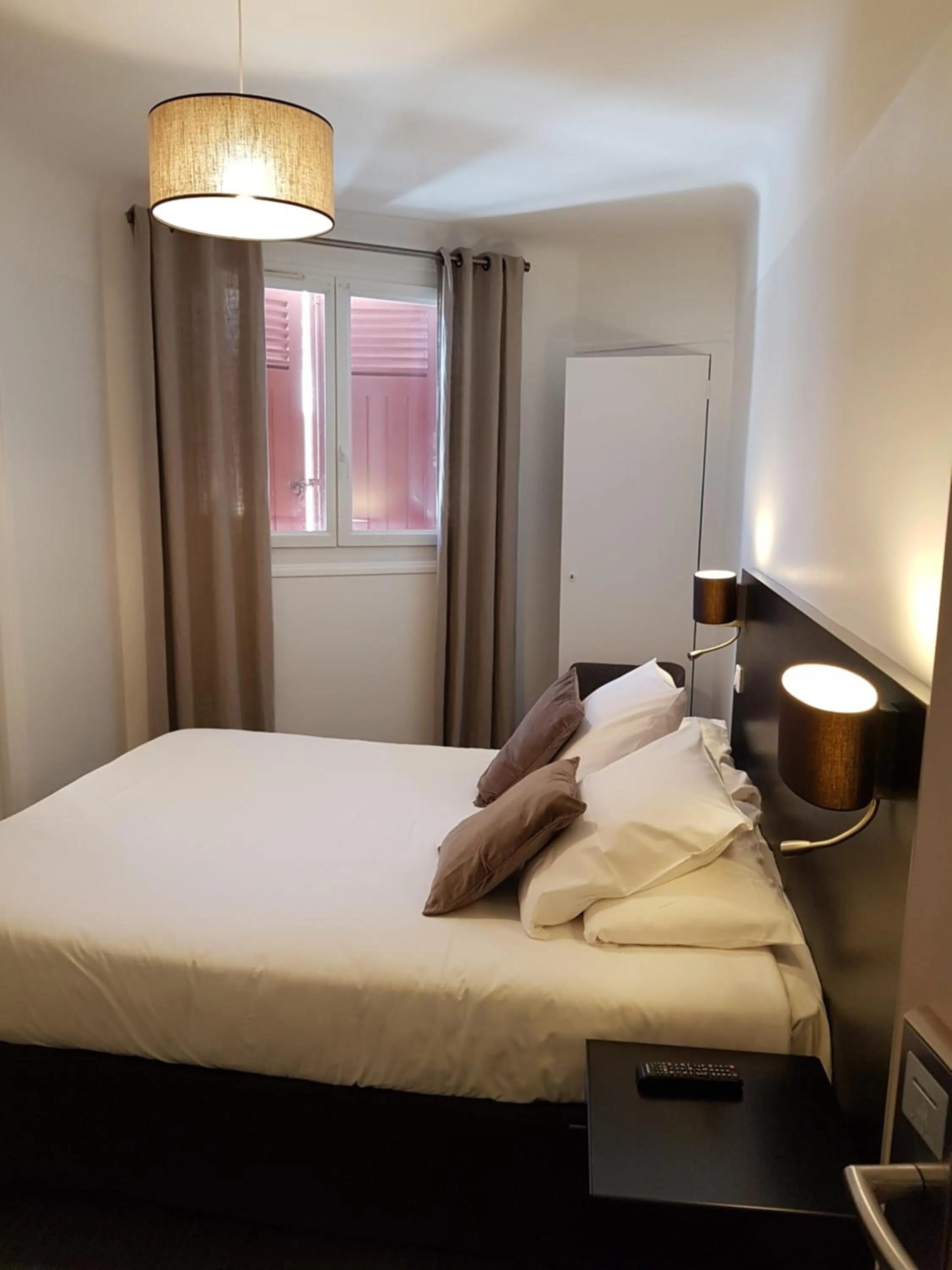 City view, Bed in Hôtel Au Bon Coin