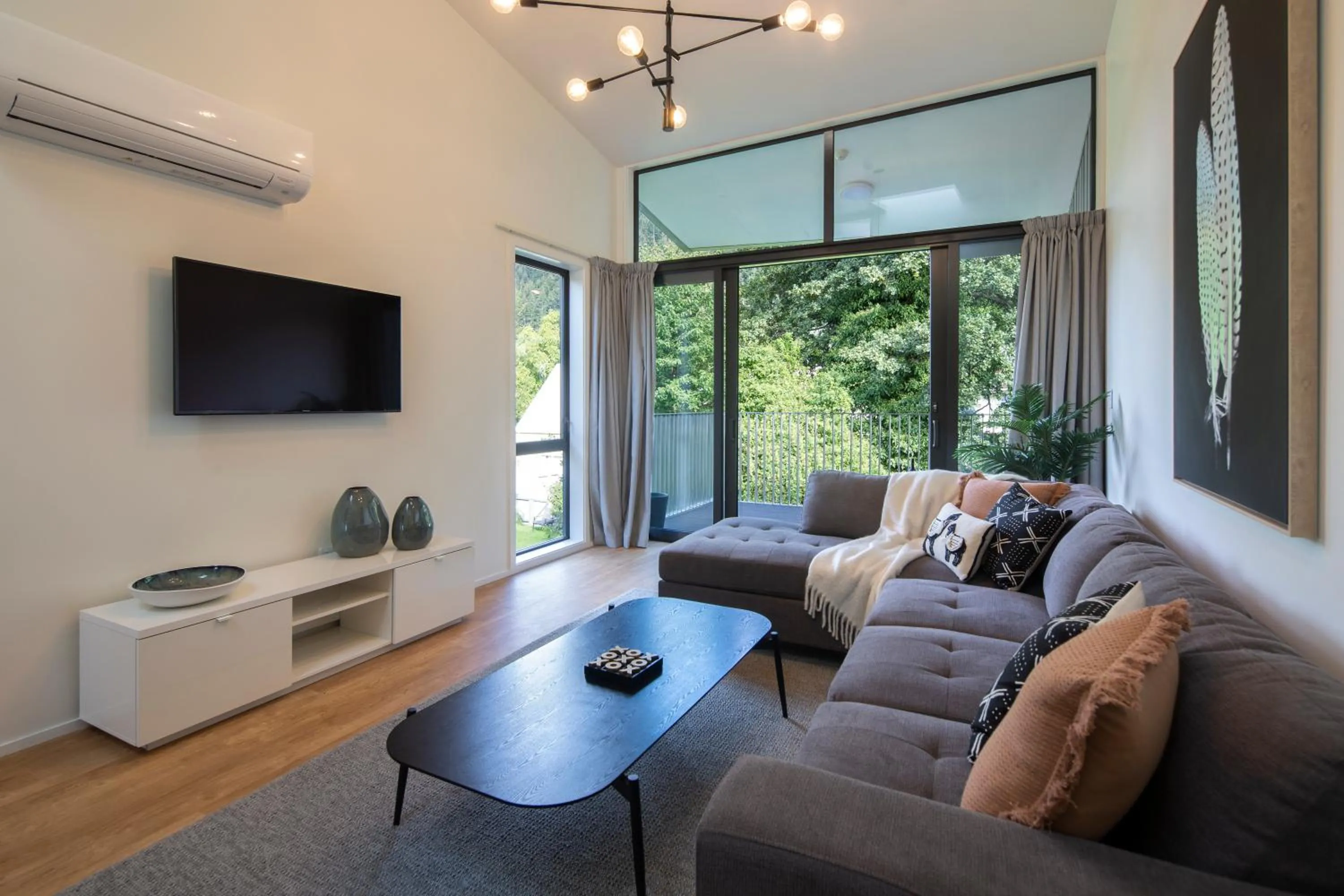 TV and multimedia in Koura Apartments Central Queenstown