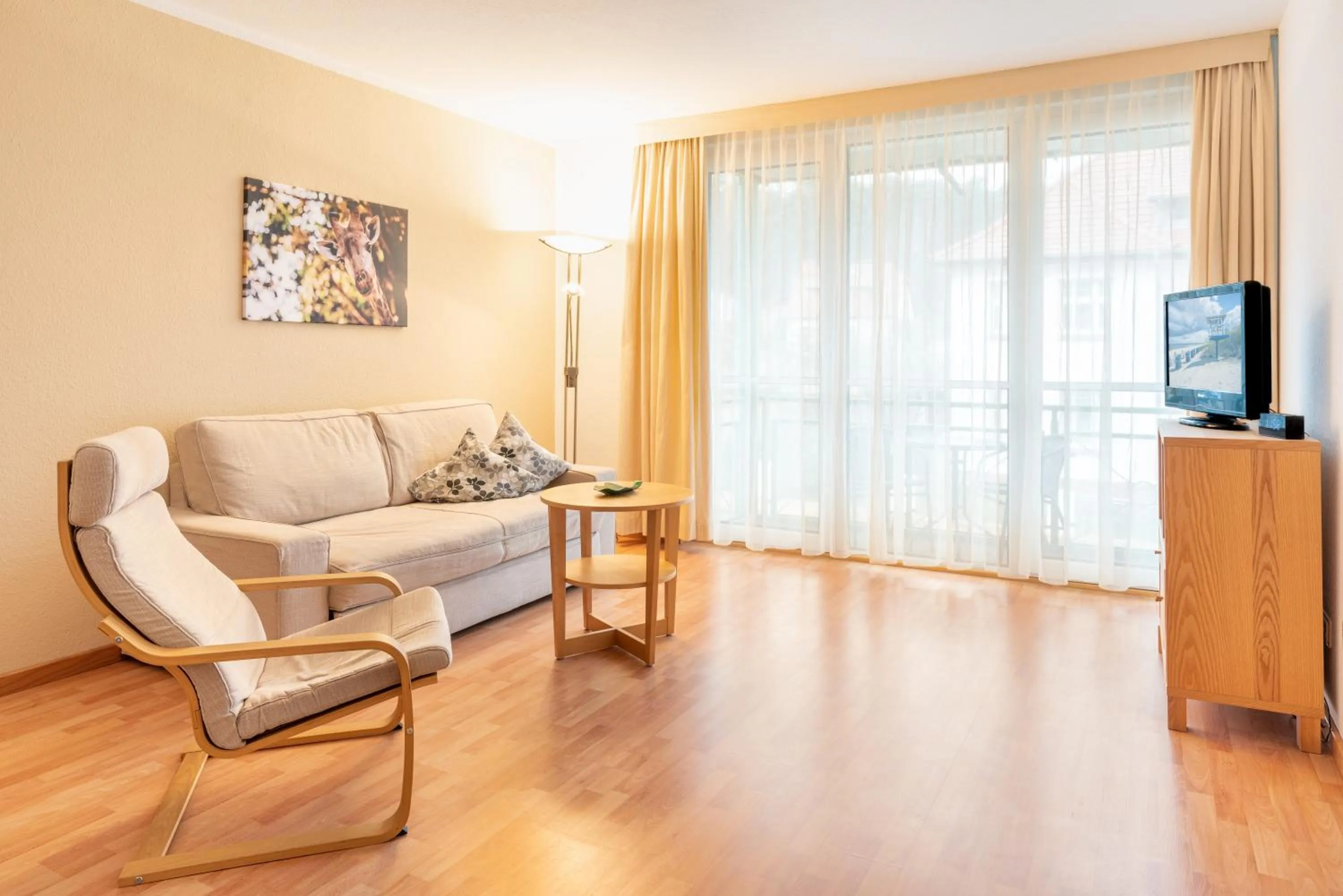 Photo of the whole room in Aparthotel Tropenhaus Bansin