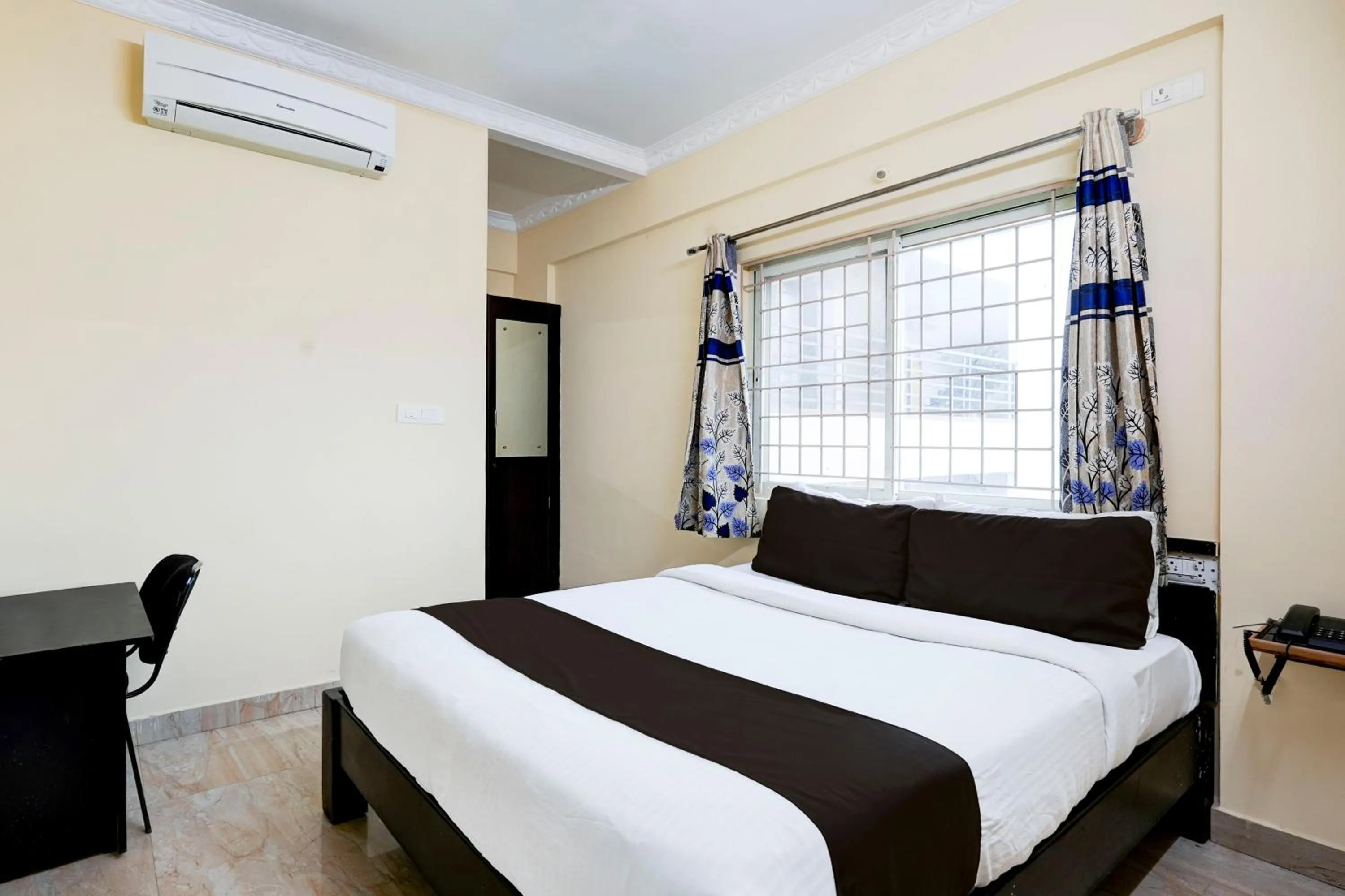 Bedroom in Hotel O Ganakkal Near BGS Hospital Junction formerly Omkar Inn.