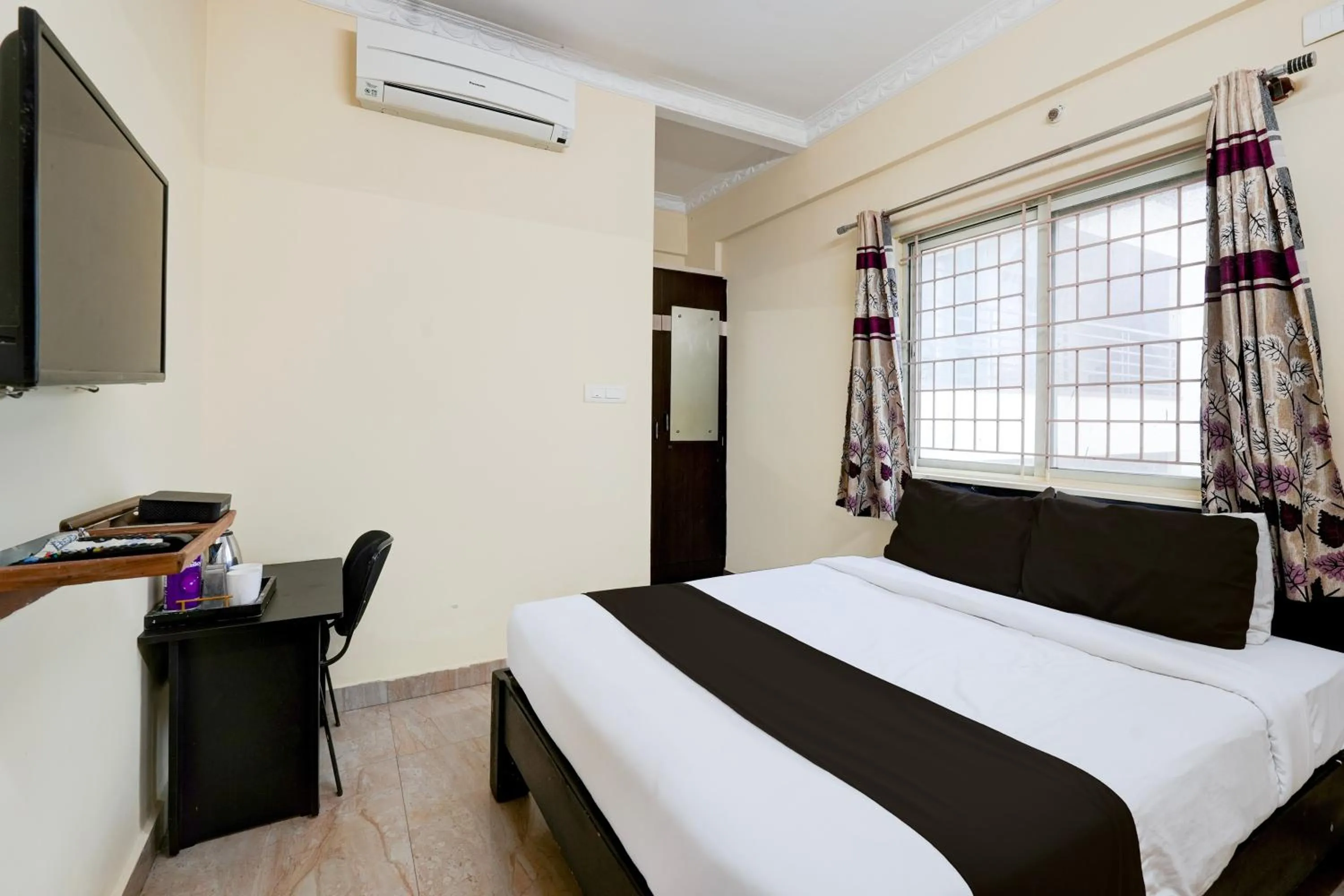 Bedroom in Hotel O Ganakkal Near BGS Hospital Junction formerly Omkar Inn.