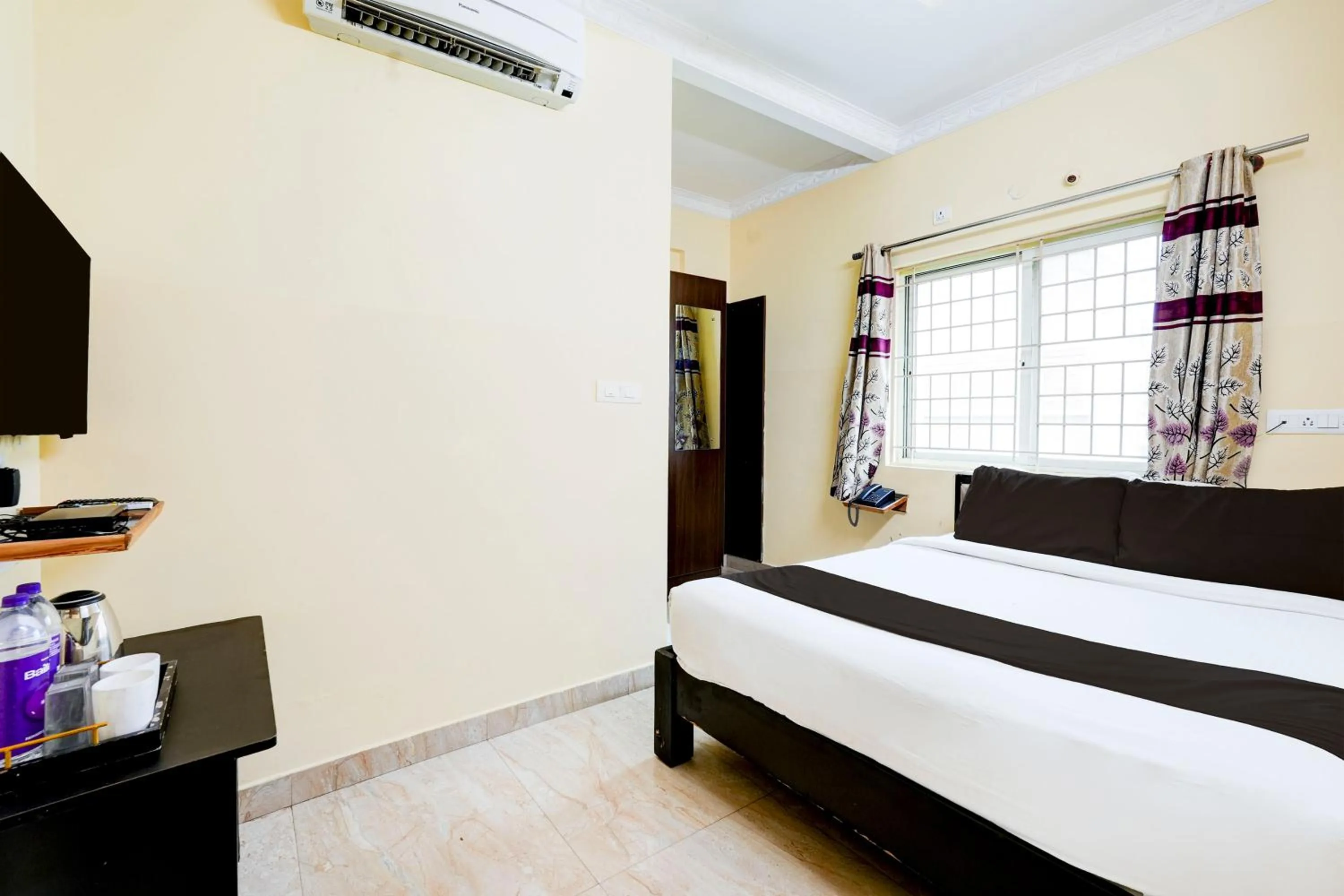 Bedroom in Hotel O Ganakkal Near BGS Hospital Junction formerly Omkar Inn.