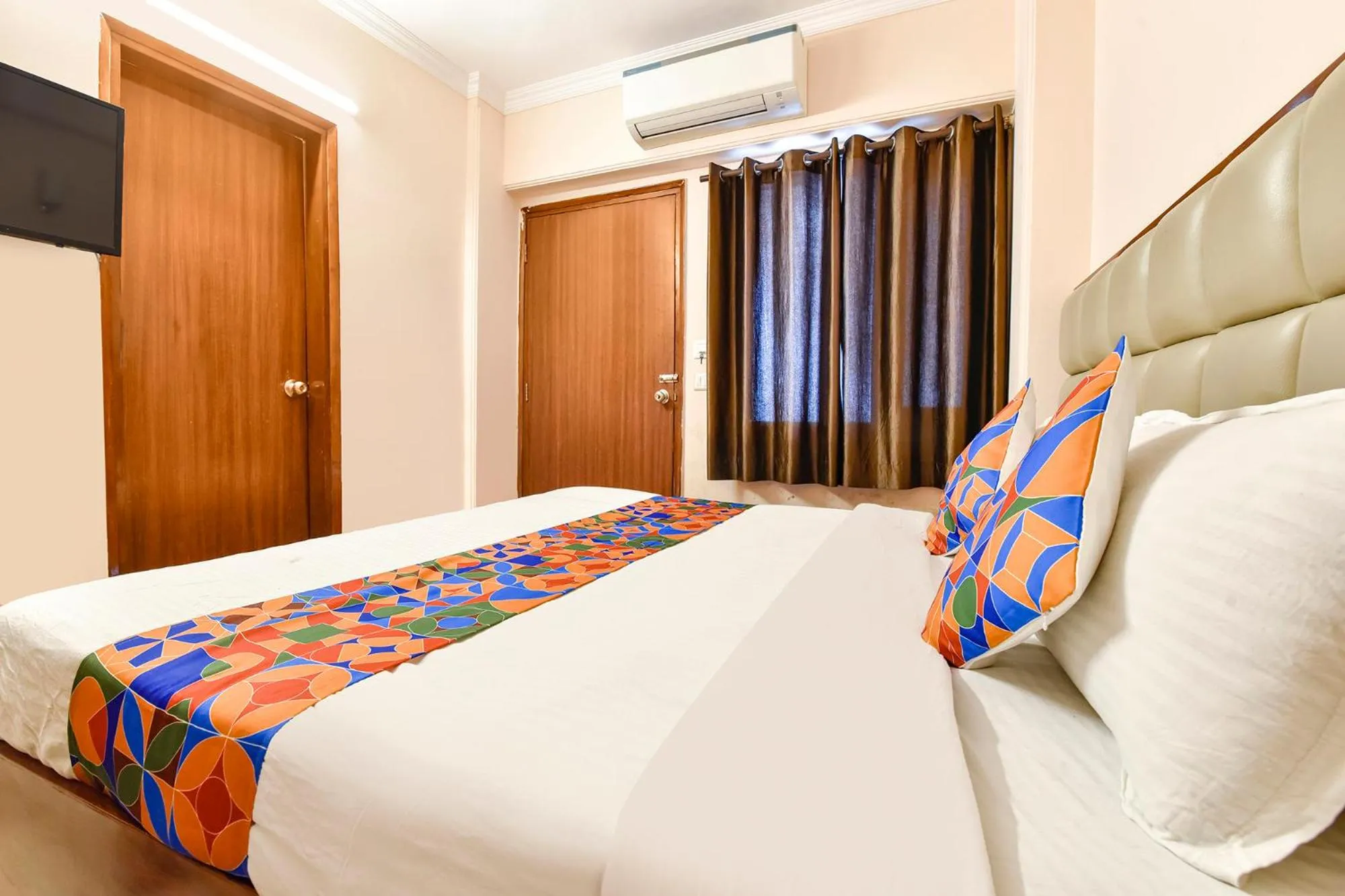 Bed in FabExpress Central Plaza