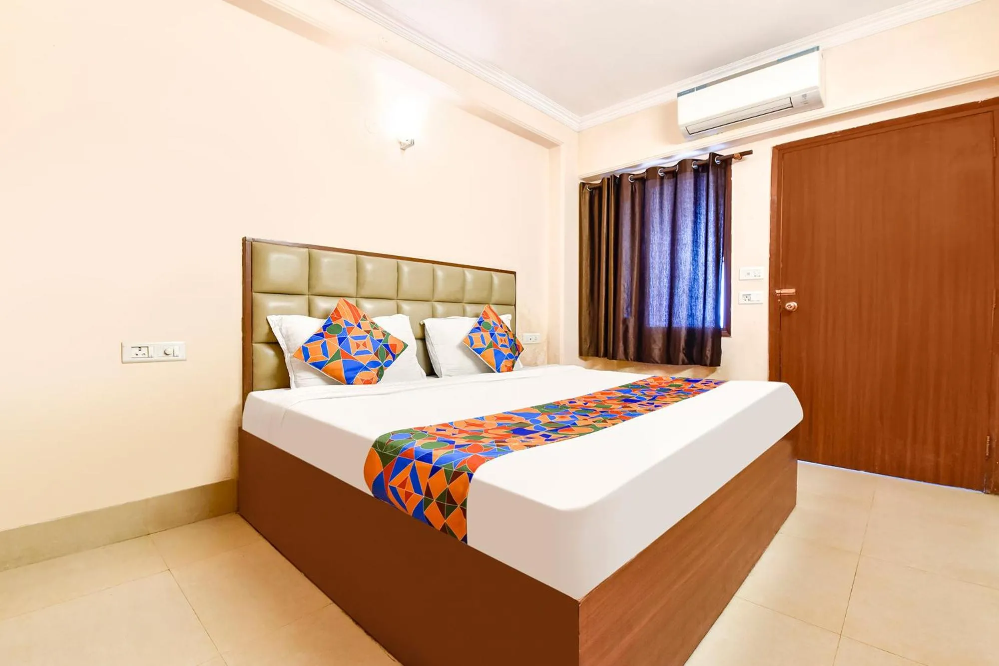 Bed in FabExpress Central Plaza