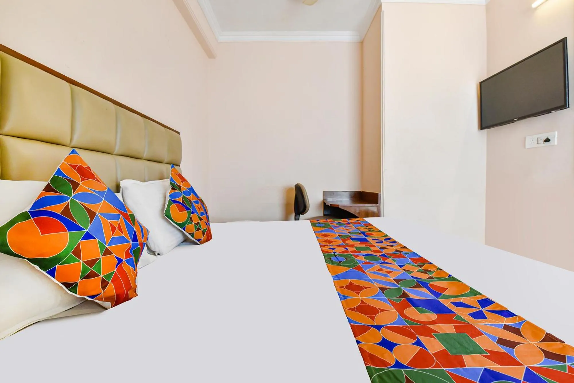 Bed in FabExpress Central Plaza