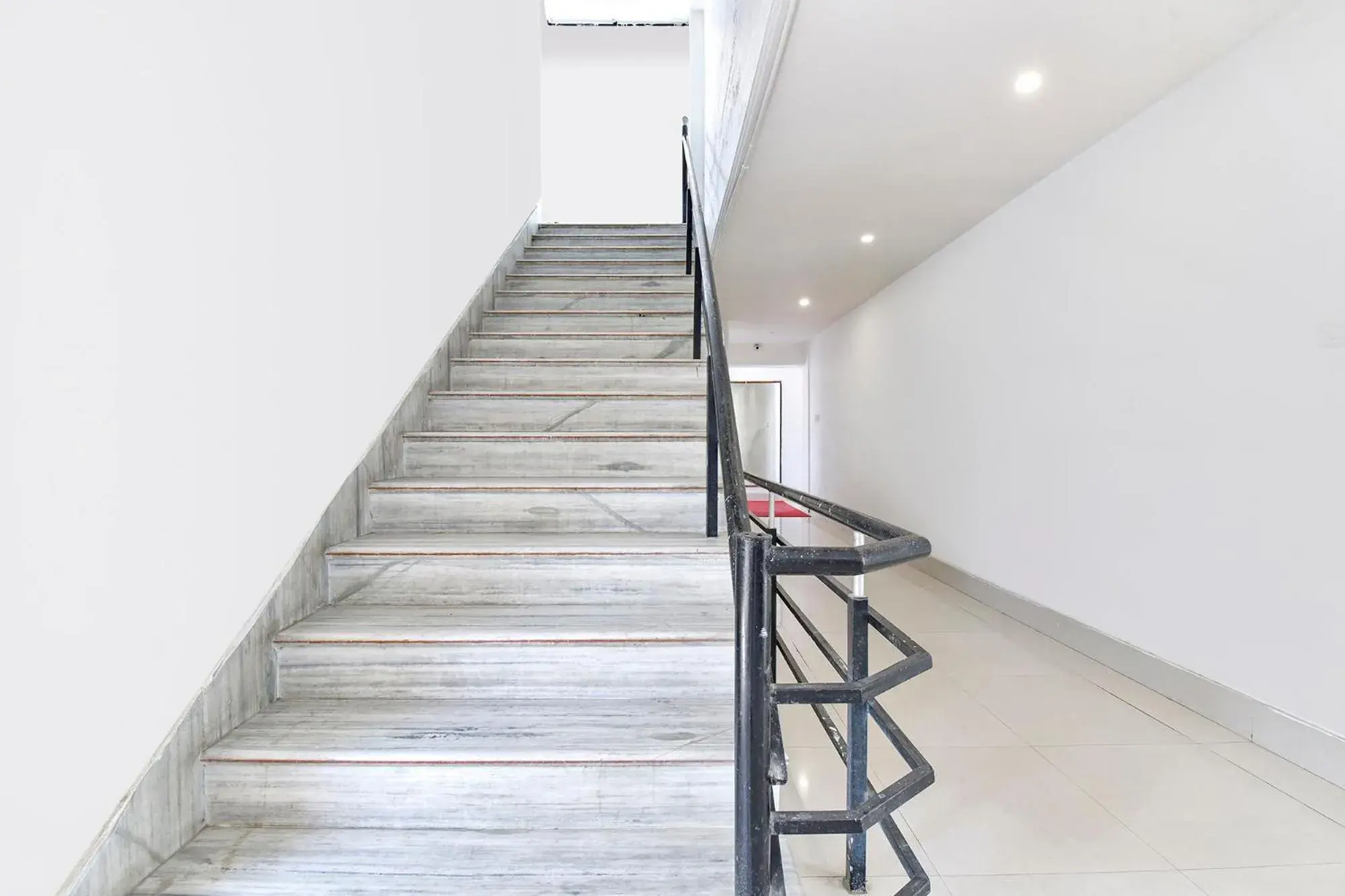 Lobby or reception in FabExpress Central Plaza Lobby or reception in FabExpress Central Plaza