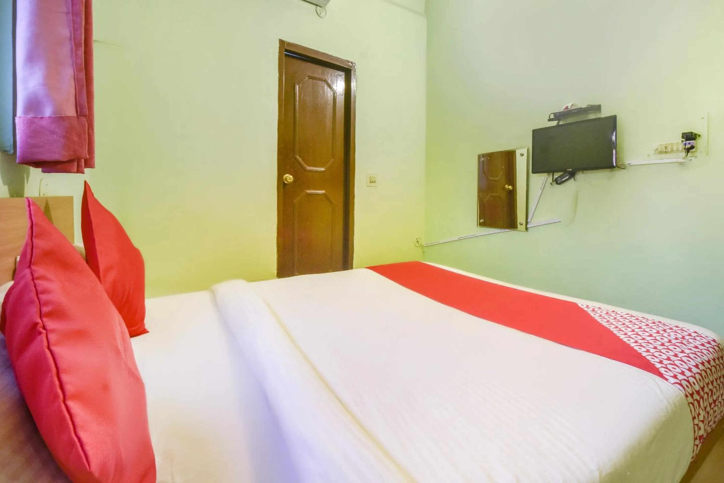 Bedroom, Bed in Hotel O Shree Laxmi Palace