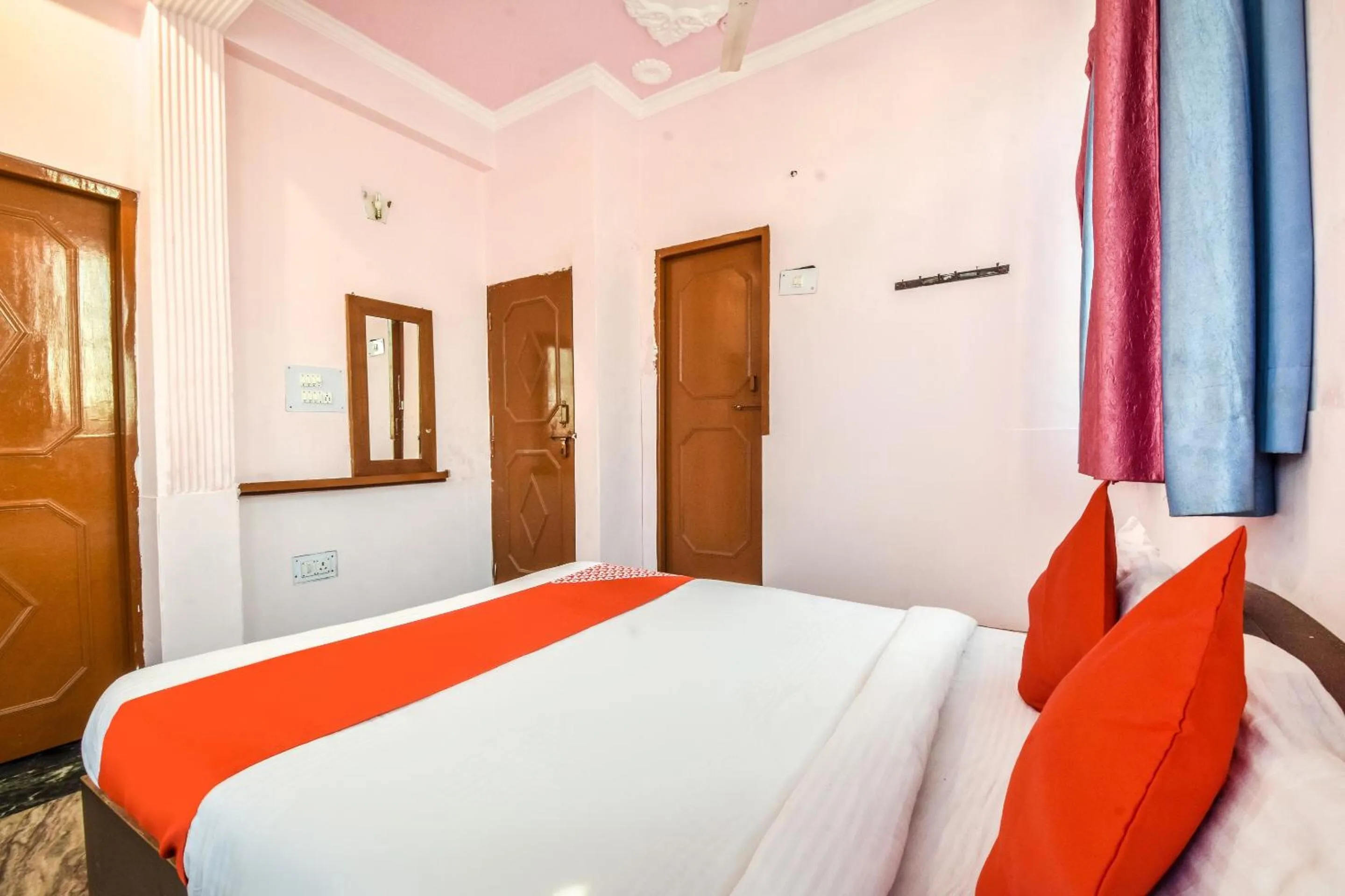 Bedroom, Bed in Hotel O Shree Laxmi Palace