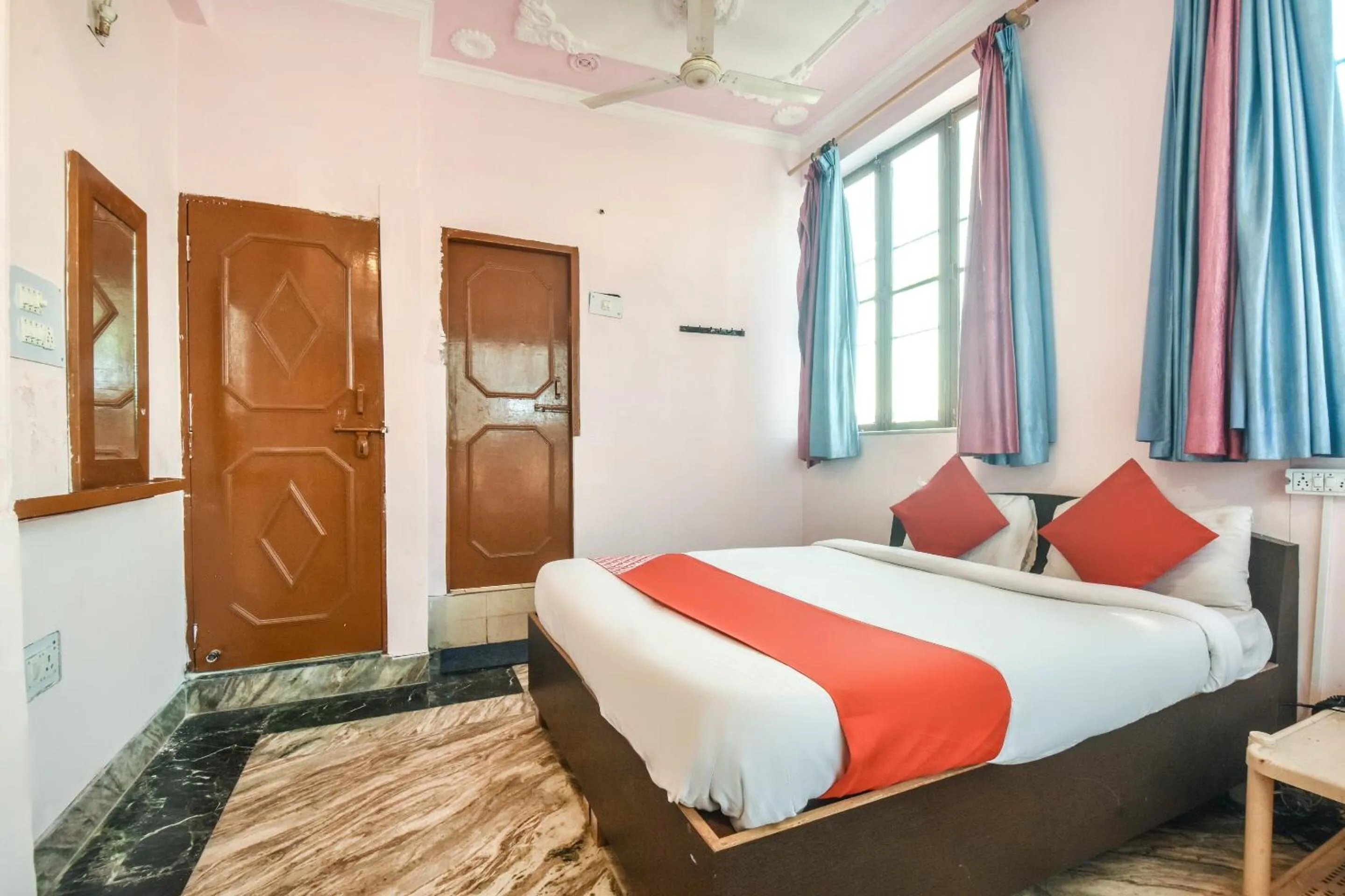Bedroom, Bed in Hotel O Shree Laxmi Palace